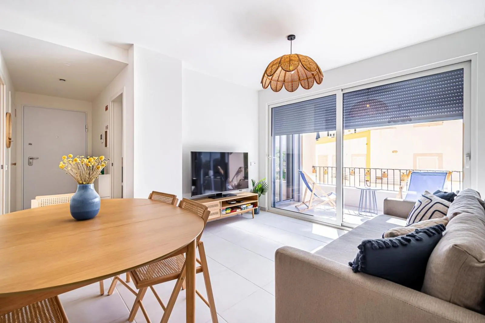 Communal lounge/ TV room in BeGuest Only Good Vibes - Cabanas