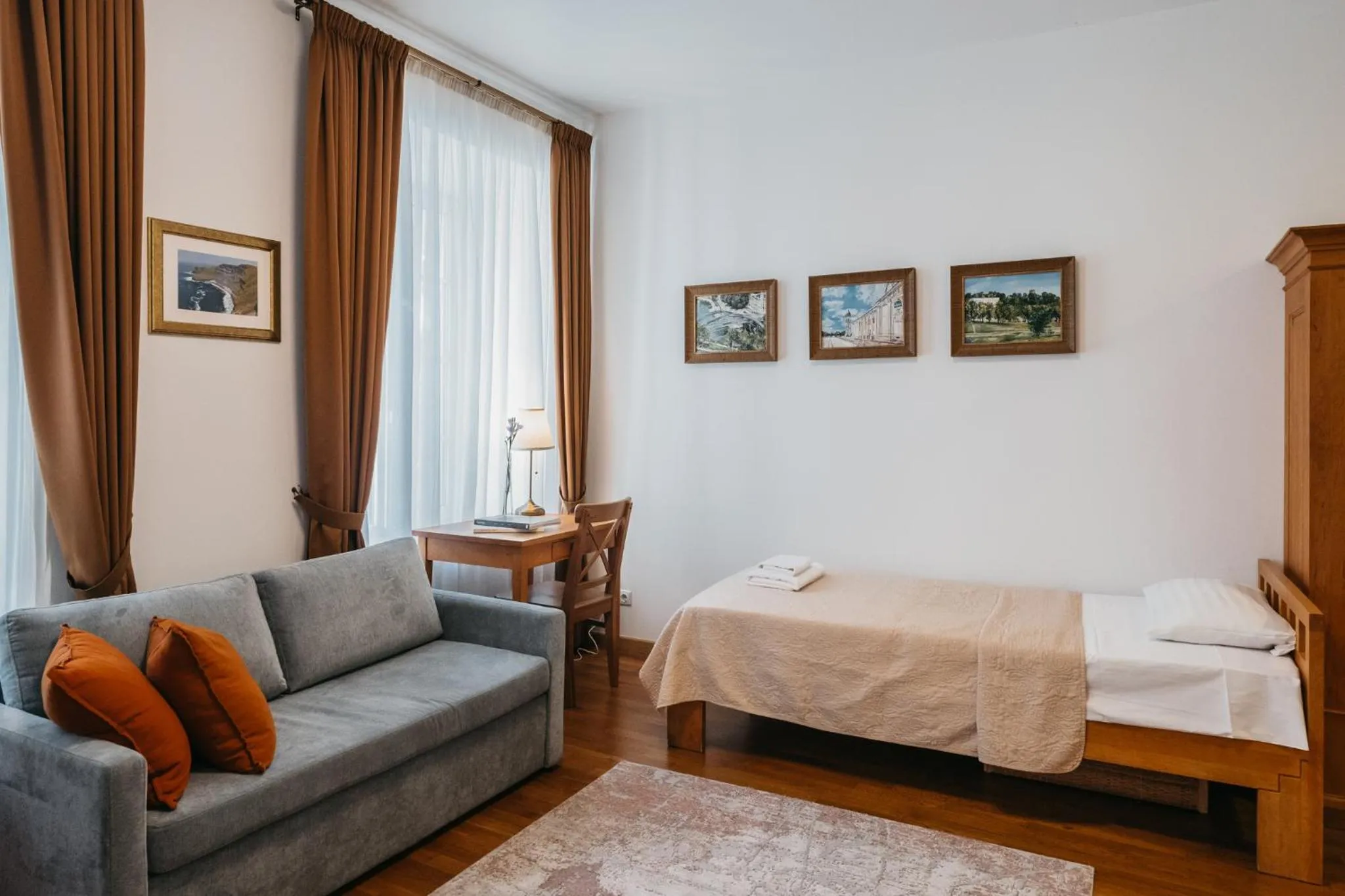 Bedroom, Bed in CATHEDRAL Old Town Suites