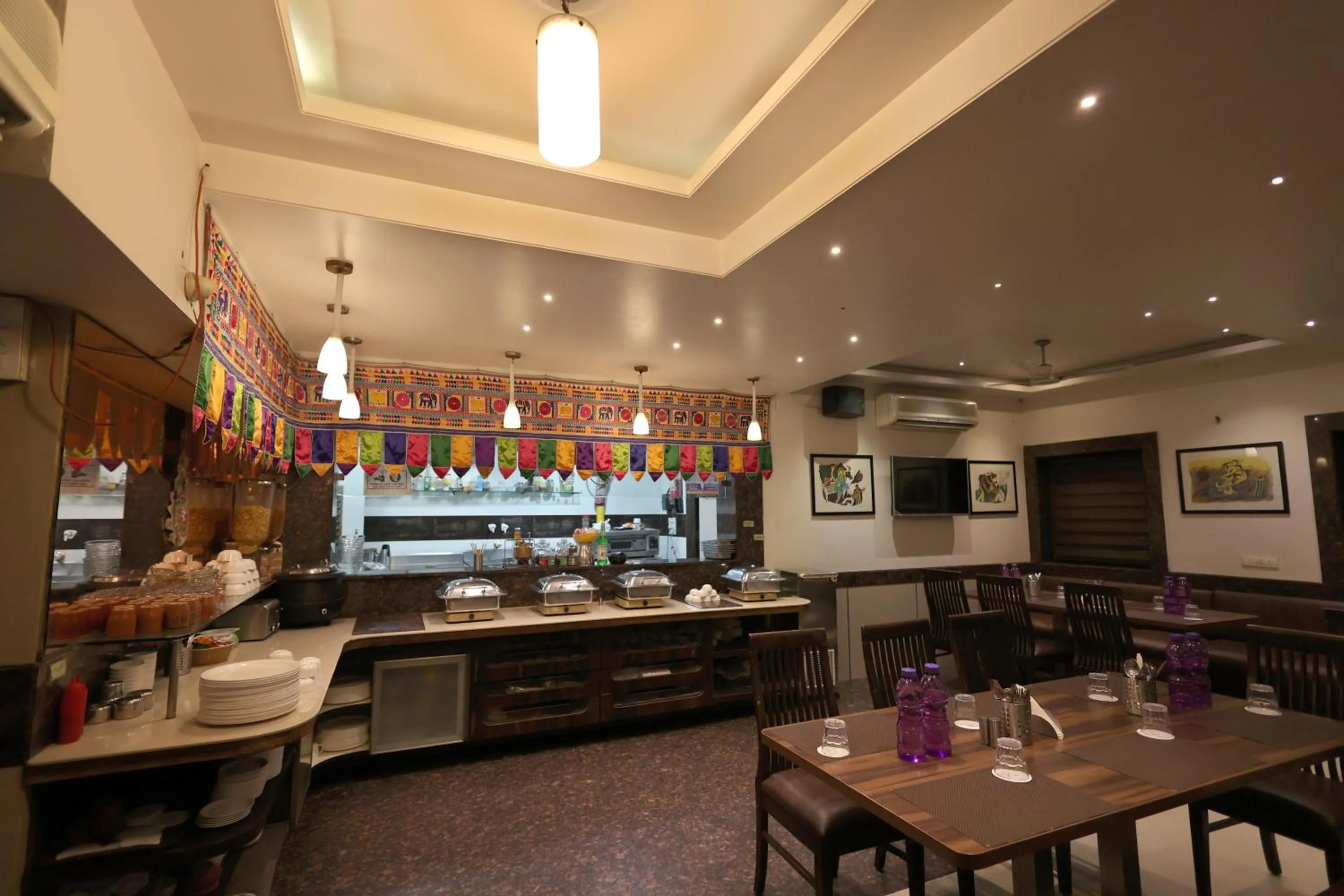 Food and drinks in Hotel Vetro Inn