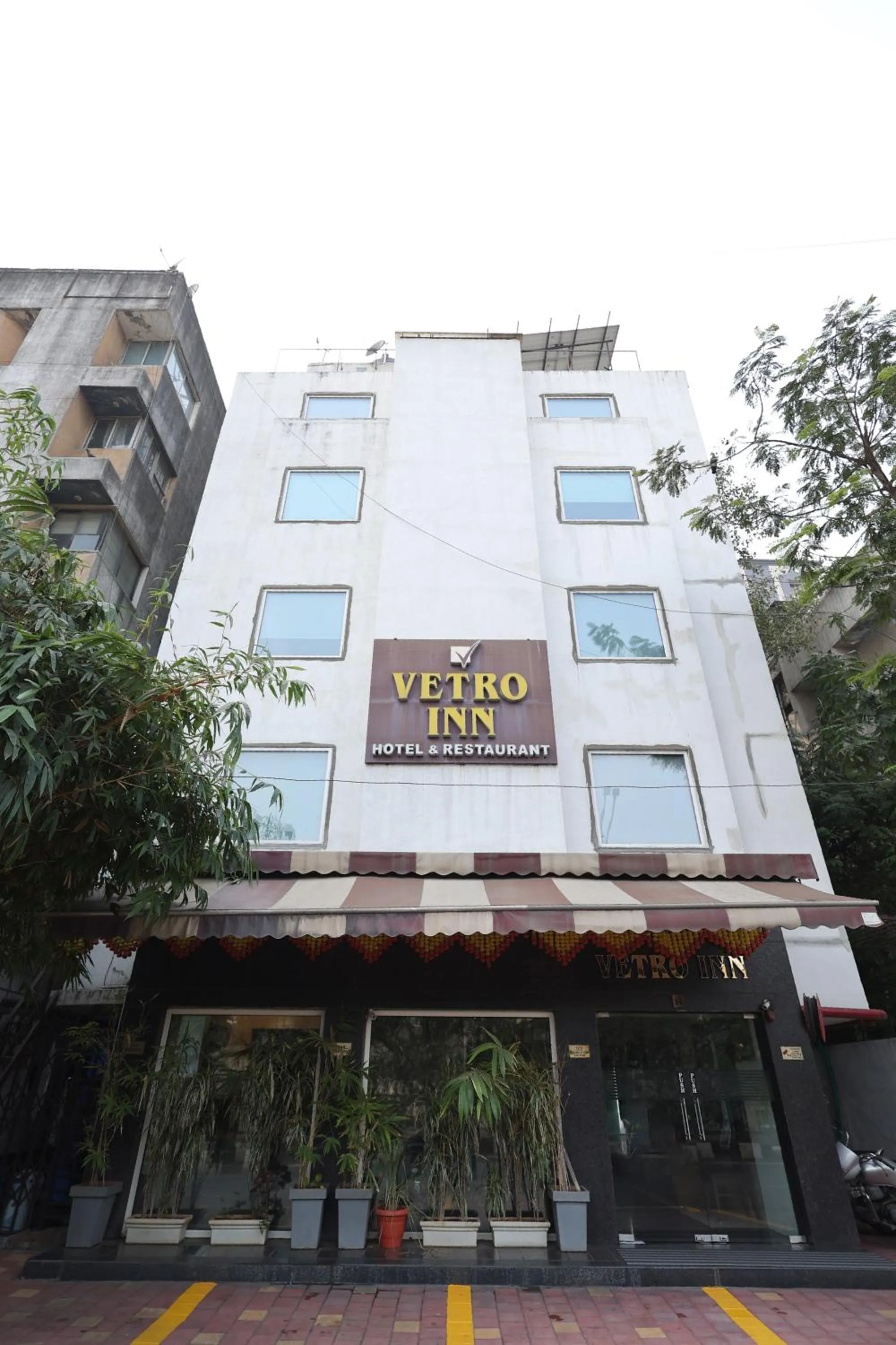 Property building in Hotel Vetro Inn