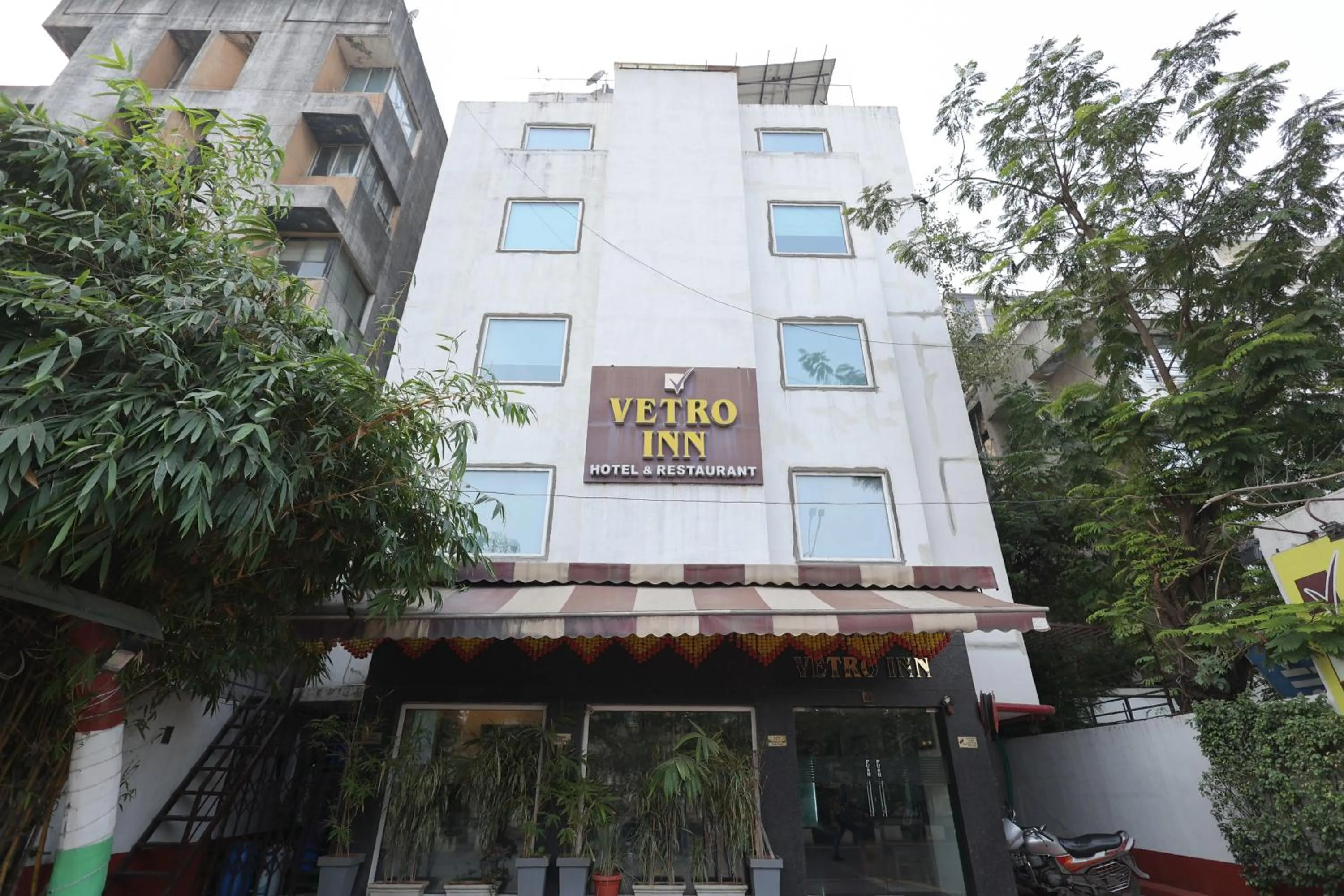 Property building in Hotel Vetro Inn