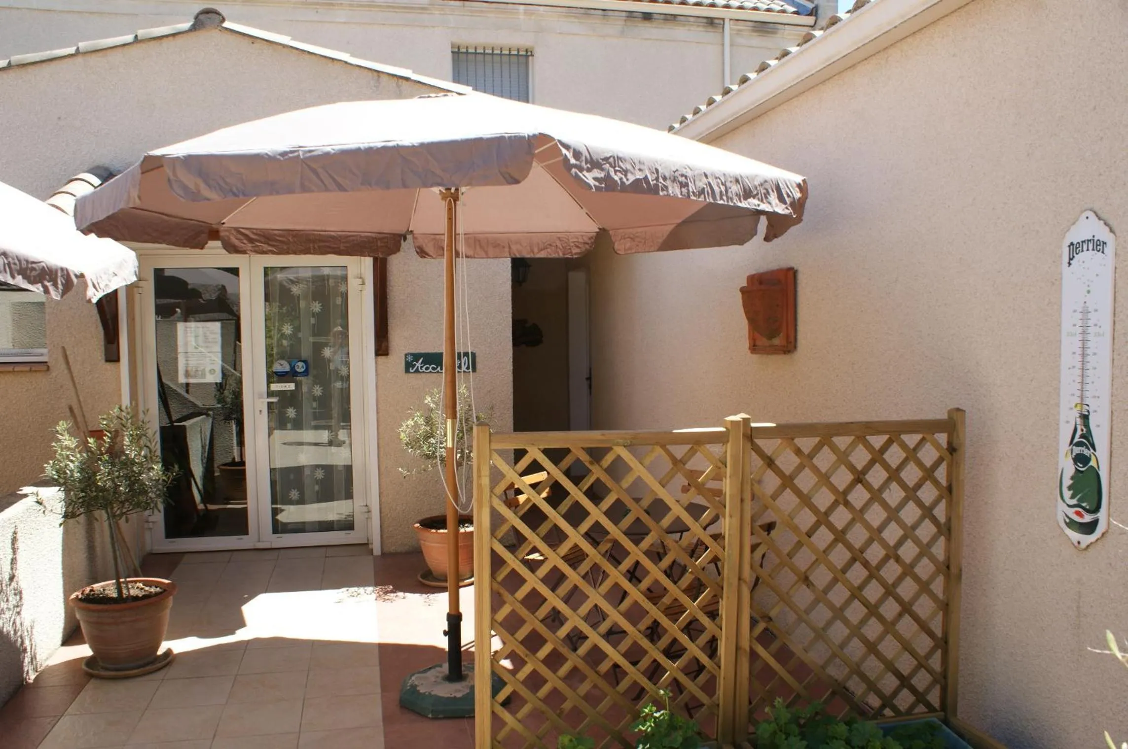 Balcony/Terrace in Chambres d'hôtes La Gardie