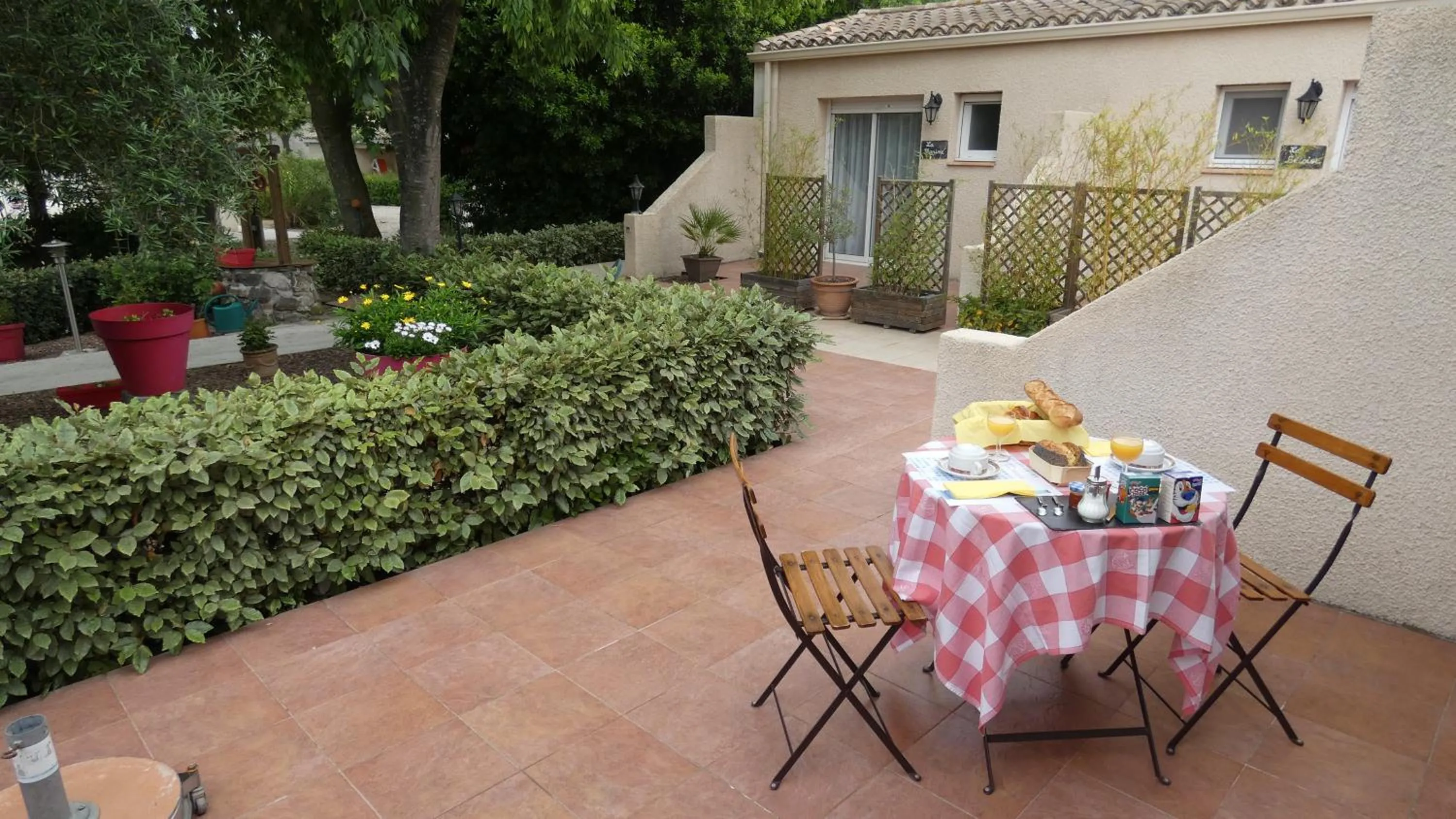 Balcony/Terrace in Chambres d'hôtes La Gardie