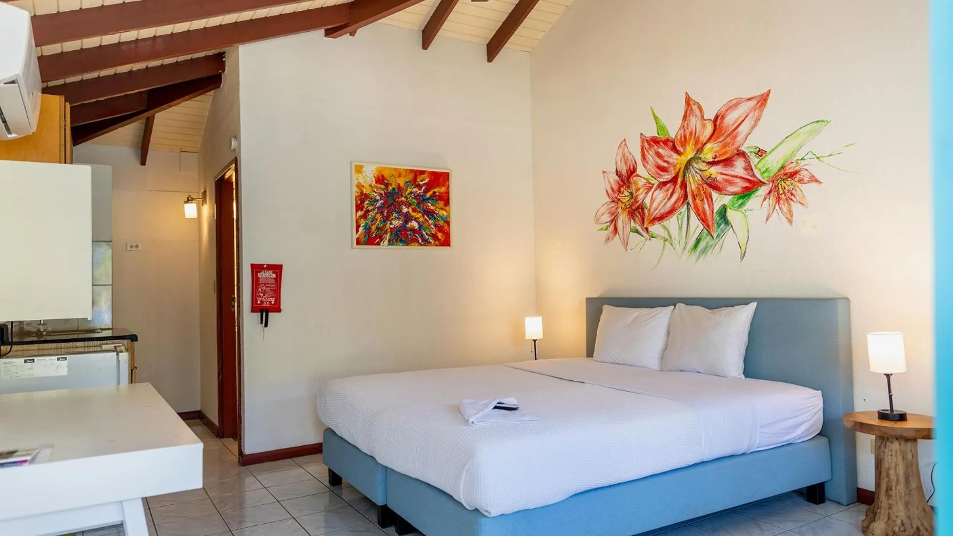Bedroom, Bed in Talk of the Town Inn & Suites - St Eustatius
