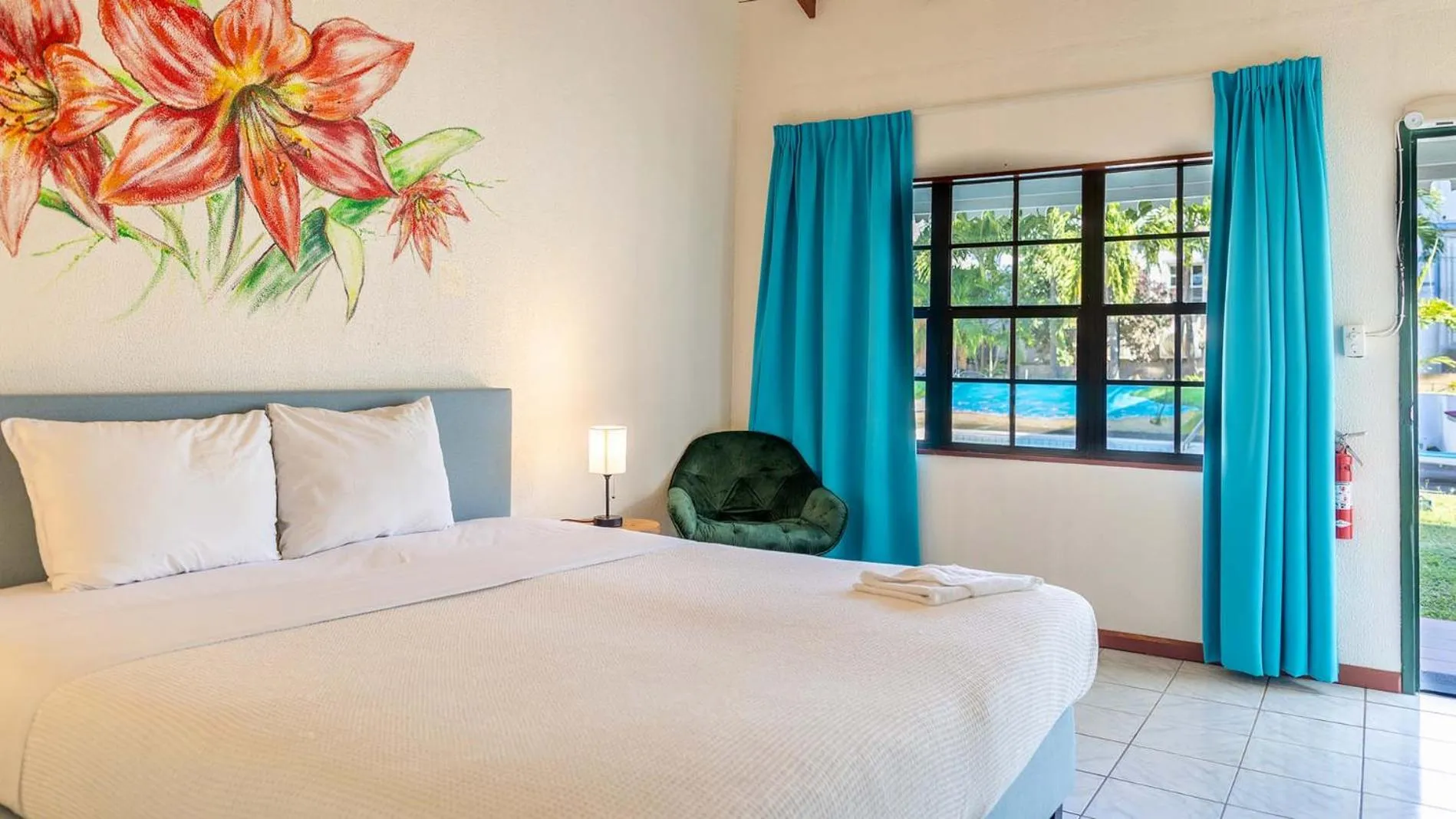 Bedroom, Bed in Talk of the Town Inn & Suites - St Eustatius