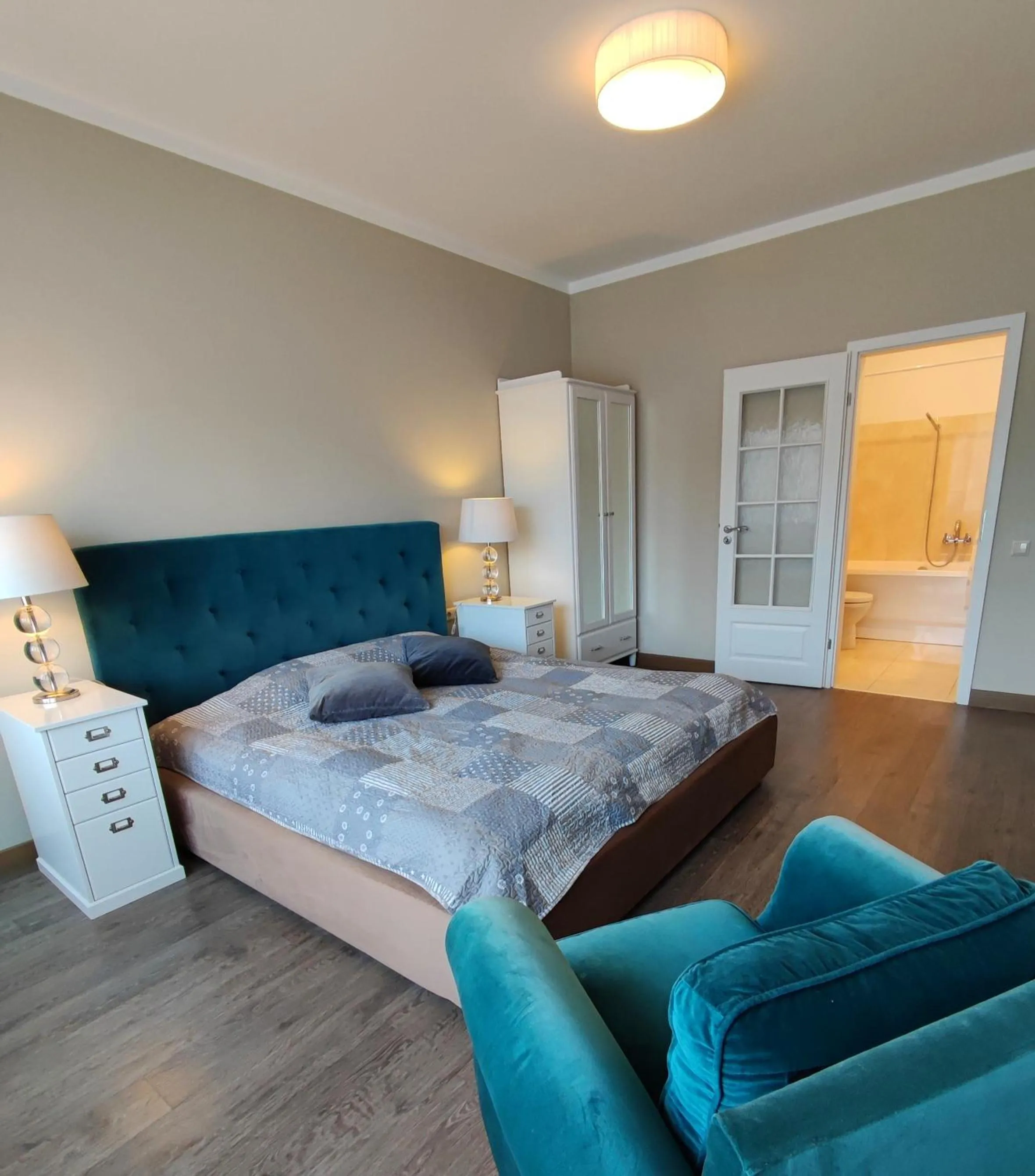 Bathroom, Bed in Saules Club Apart Hotel