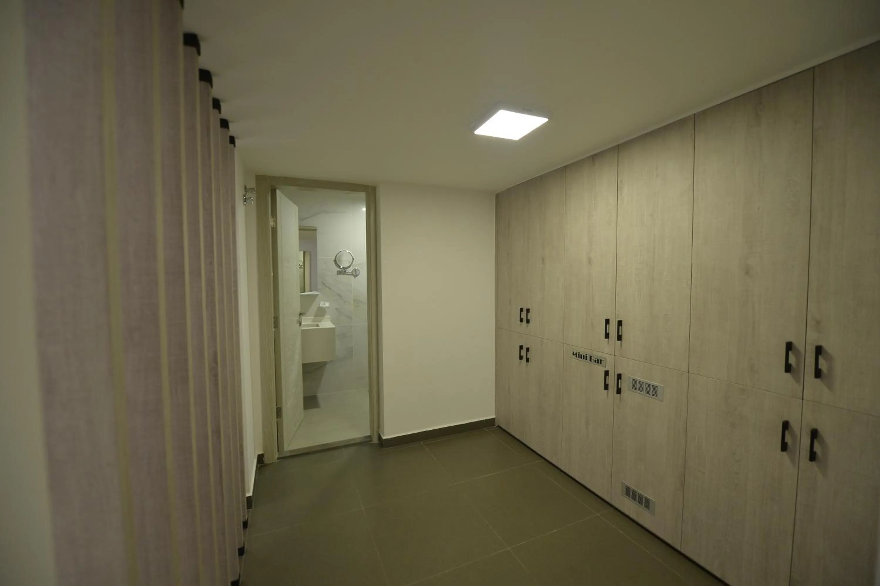 wardrobe in Zett hotel