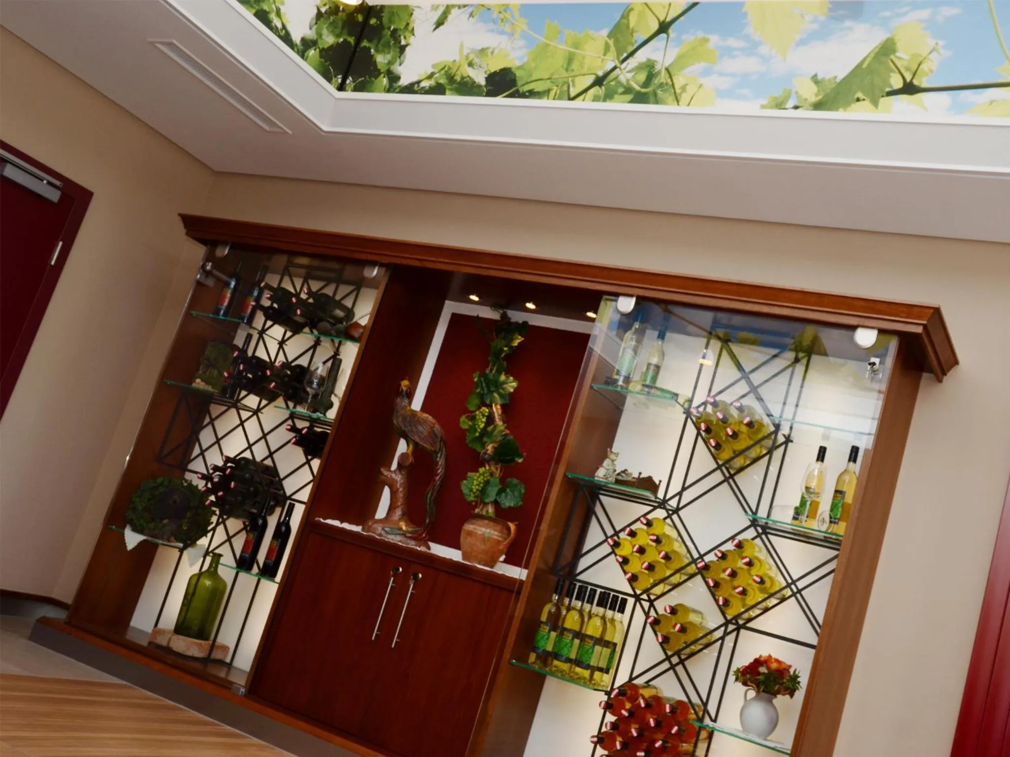 Decorative detail in Weinrefugium Brolli