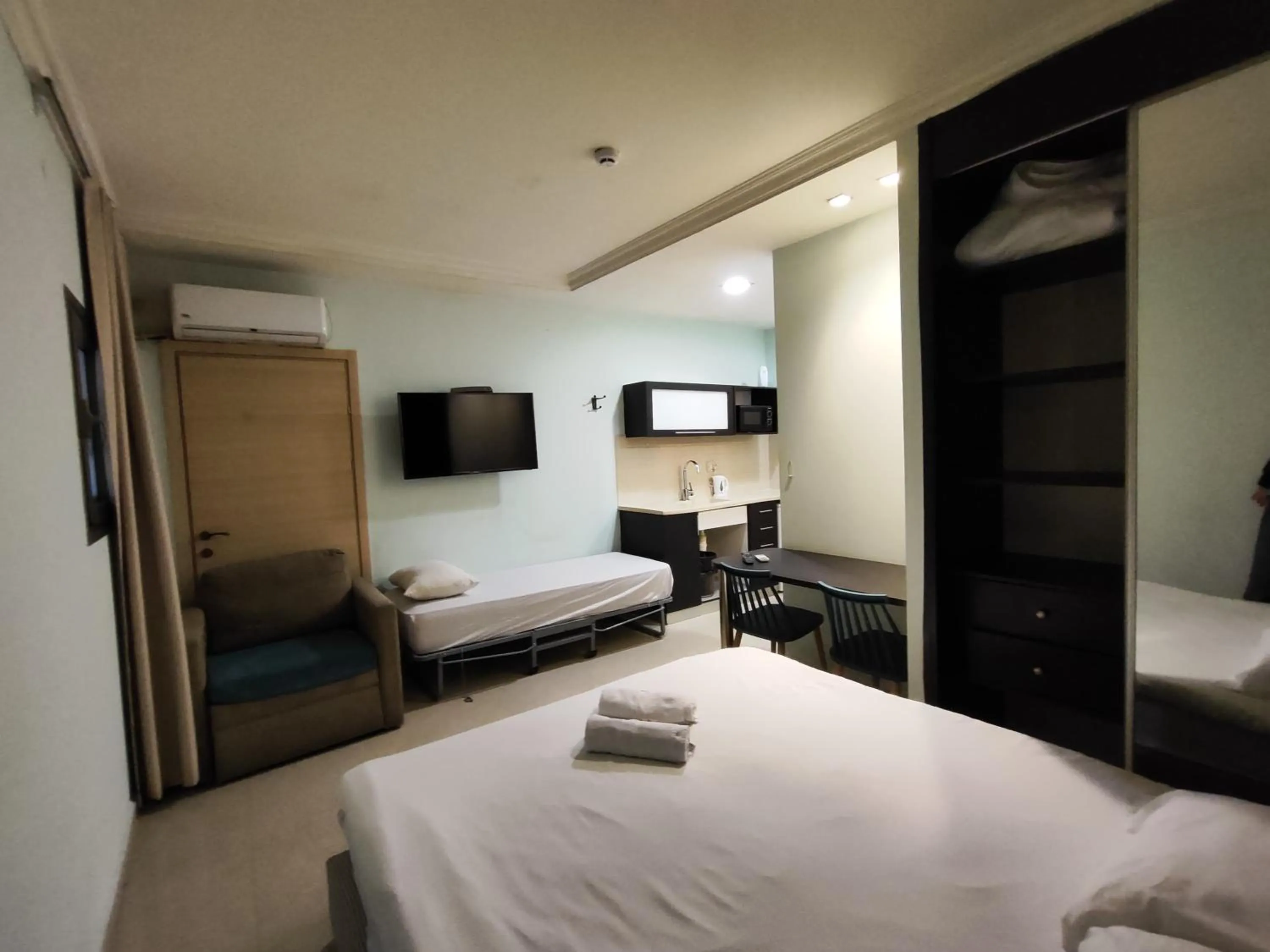 Bedroom, Bed in Marina Beach Hotel