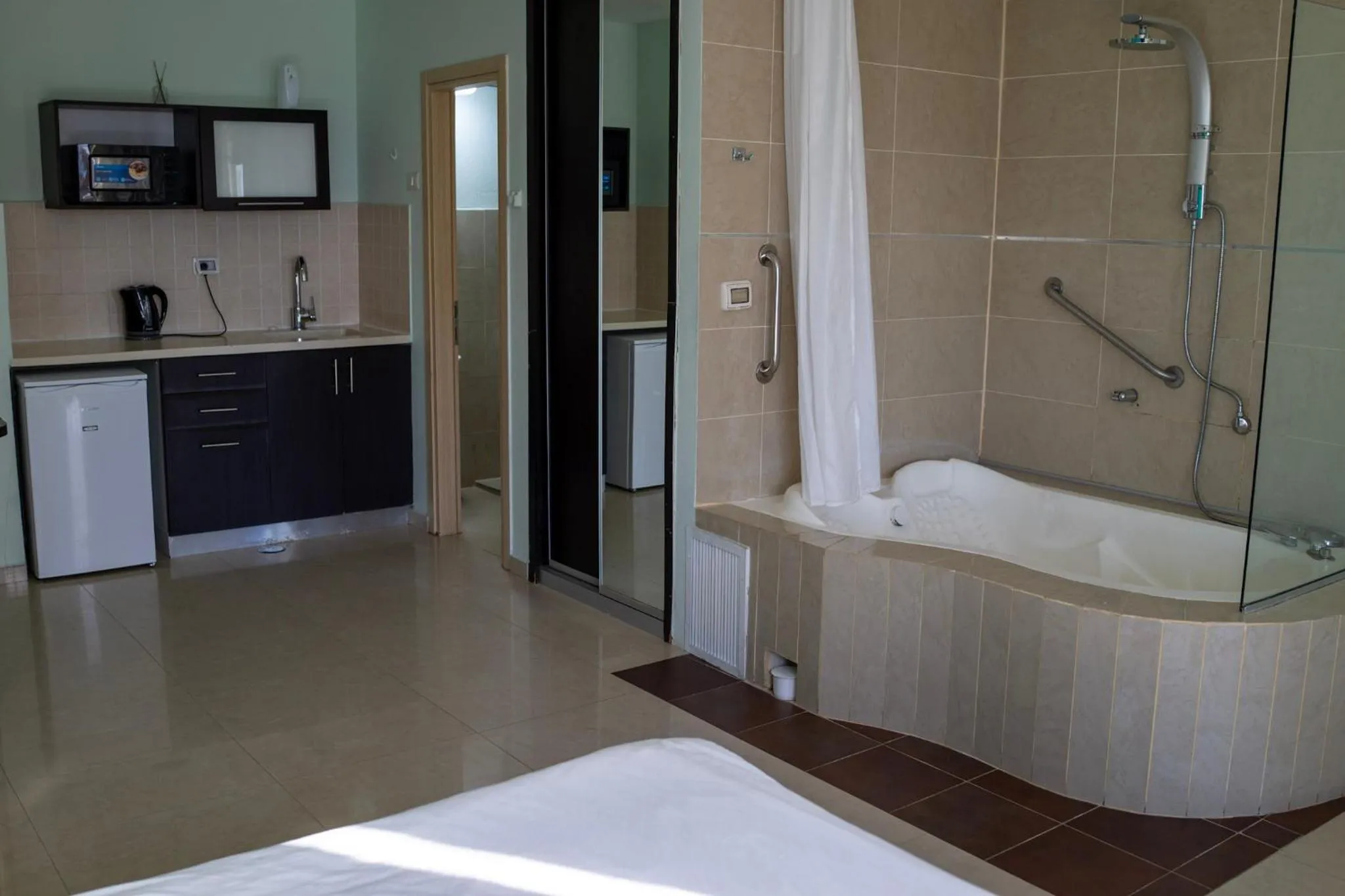 Shower in Marina Beach Hotel