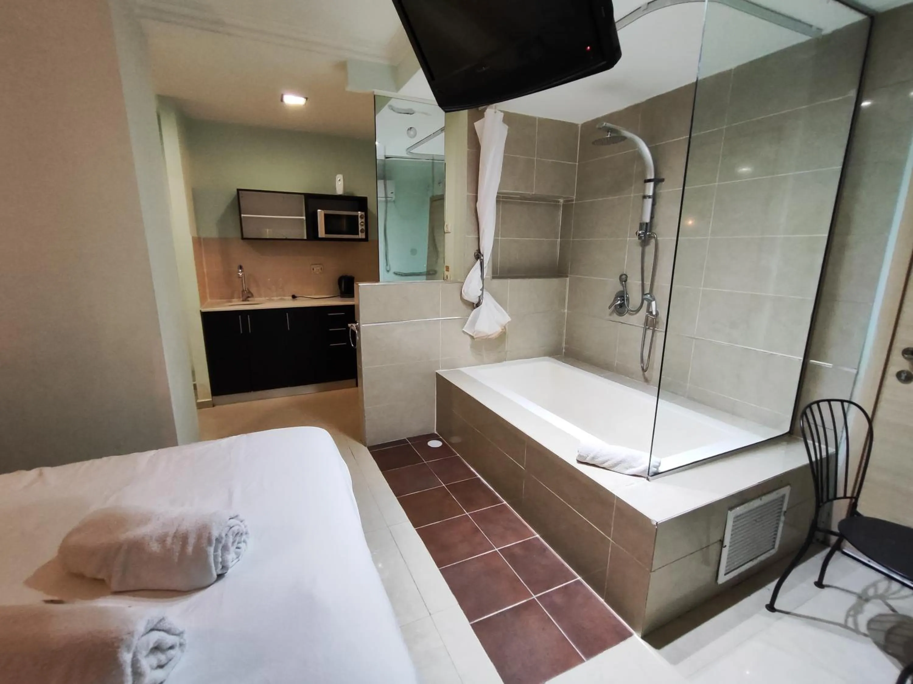 Shower, Bed in Marina Beach Hotel