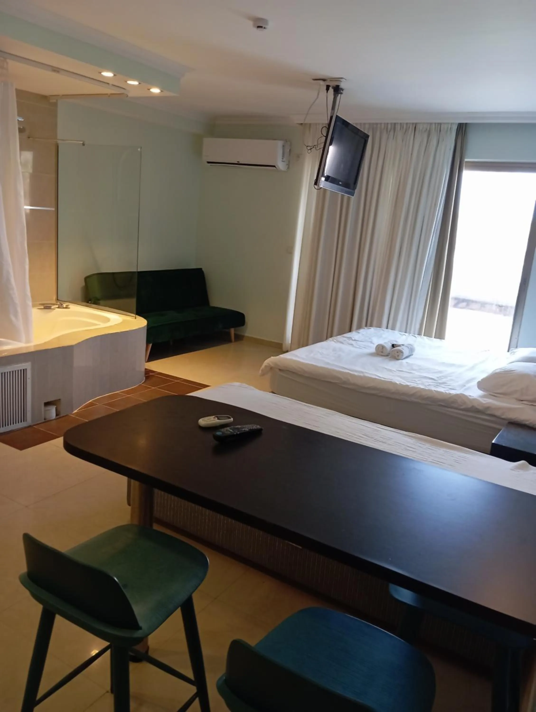 Communal lounge/ TV room, Bed in Marina Beach Hotel