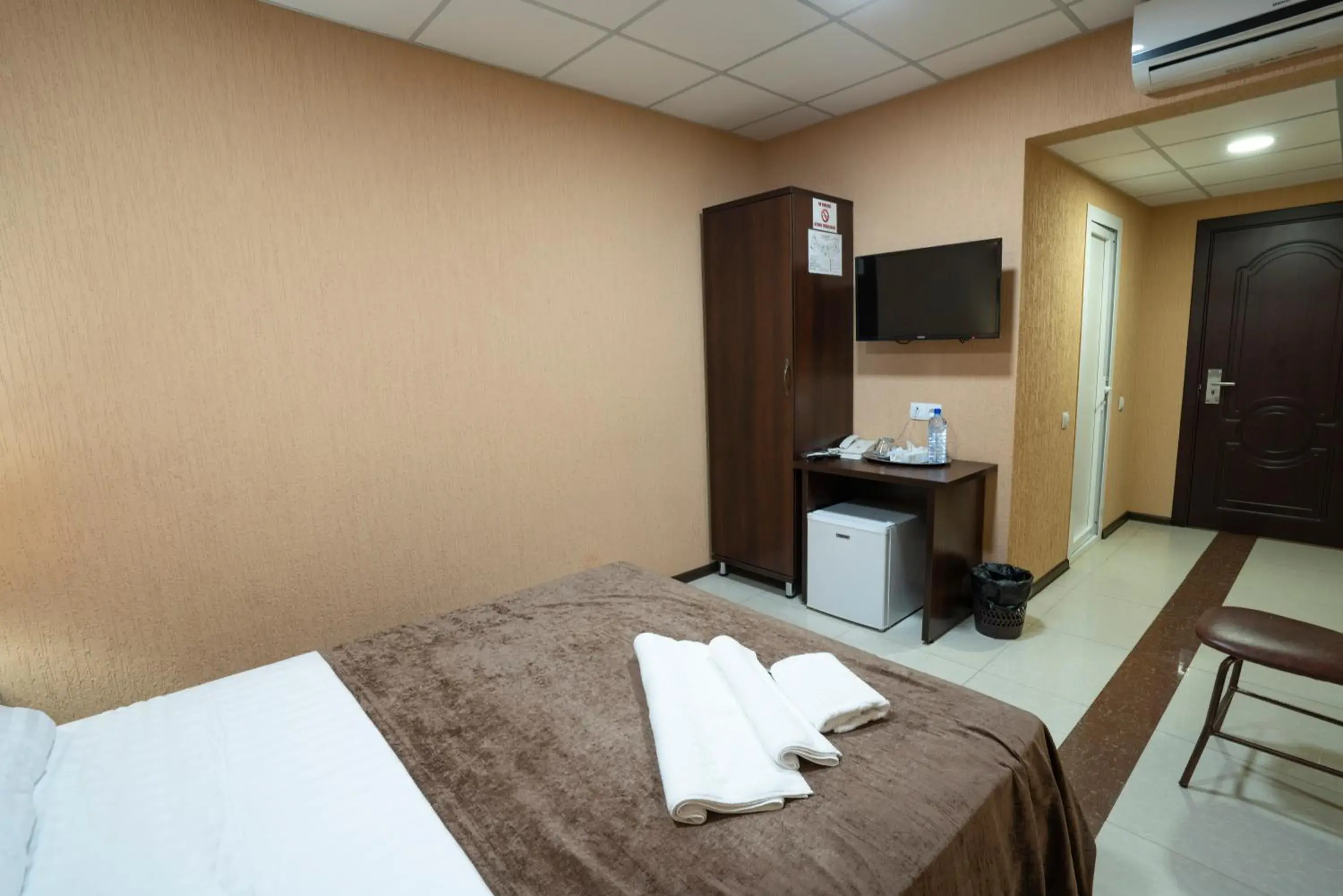 Photo of the whole room, Bed in Rohat Hotel Chilonzor Photo of the whole room, Bed in Rohat Hotel Chilonzor