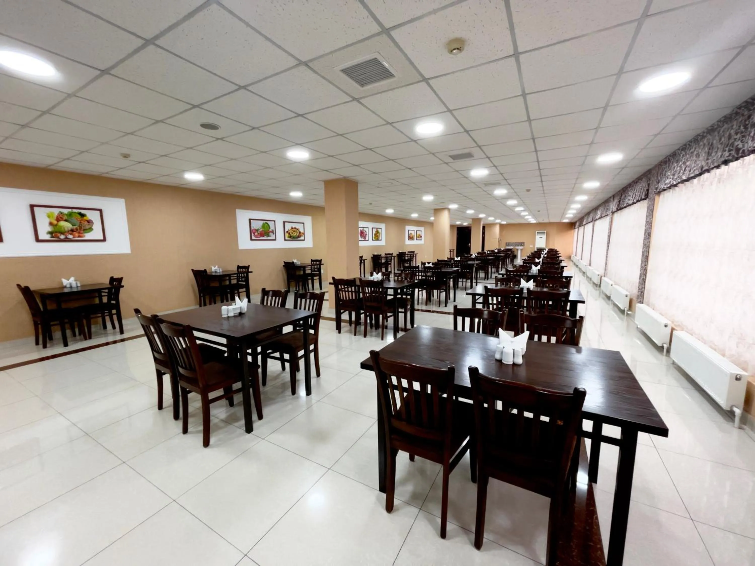 Restaurant/places to eat in Rohat Hotel Chilonzor