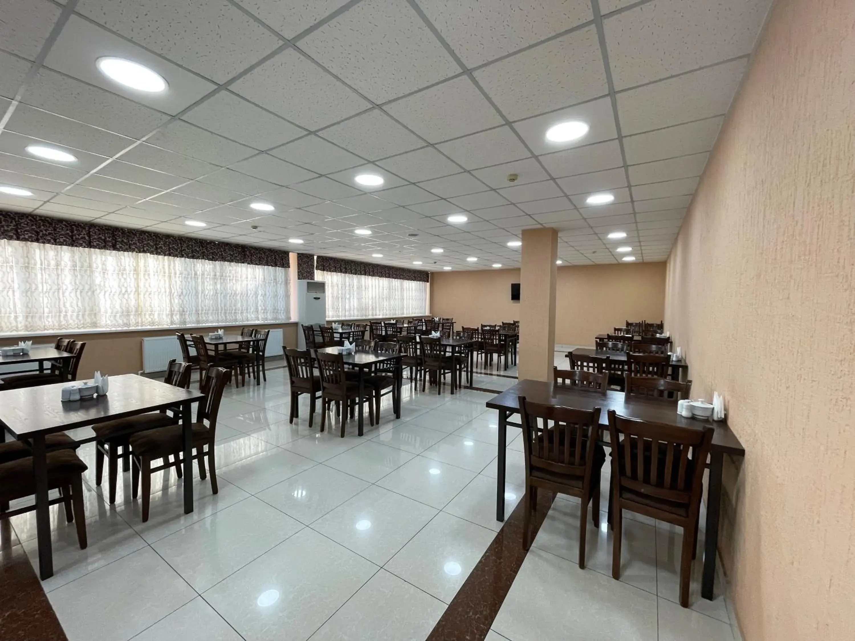Restaurant/places to eat in Rohat Hotel Chilonzor Restaurant/places to eat in Rohat Hotel Chilonzor