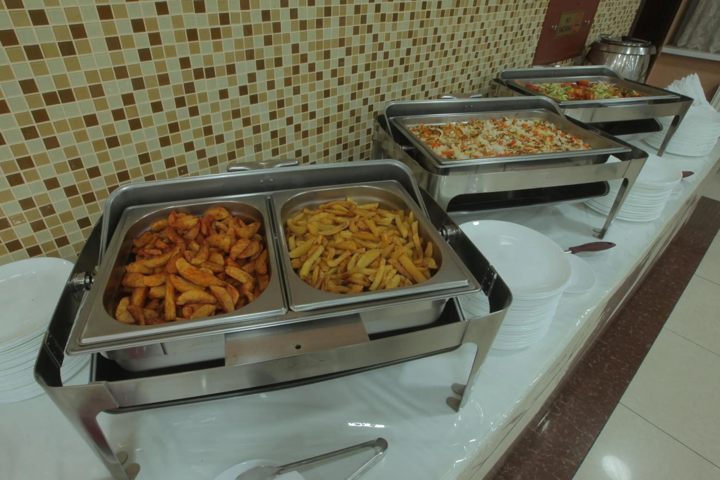 Restaurant/places to eat in Rohat Hotel Chilonzor