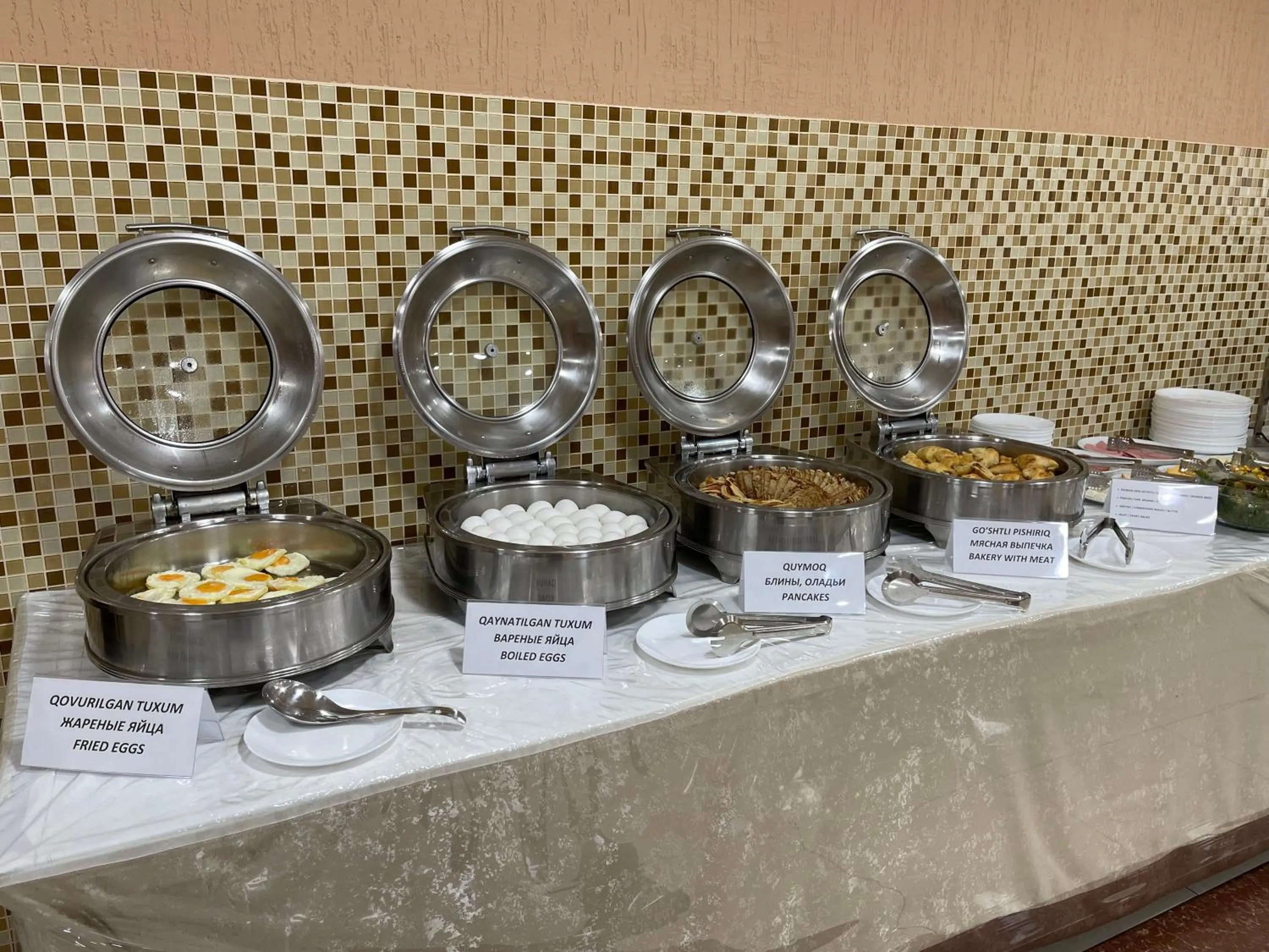 Restaurant/places to eat in Rohat Hotel Chilonzor