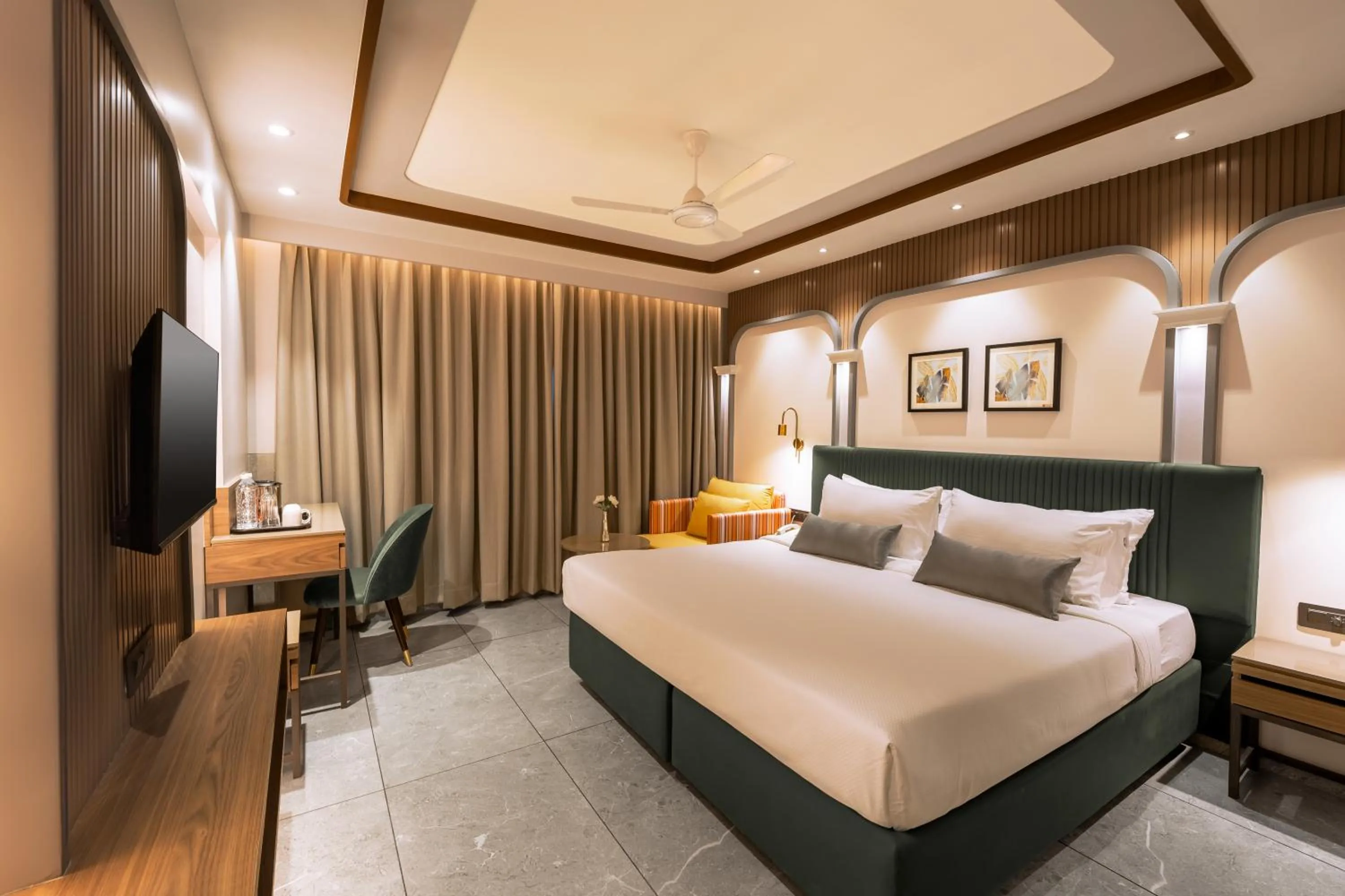 Communal lounge/ TV room, Bed in Ajanta Continental-Mumbai Airport