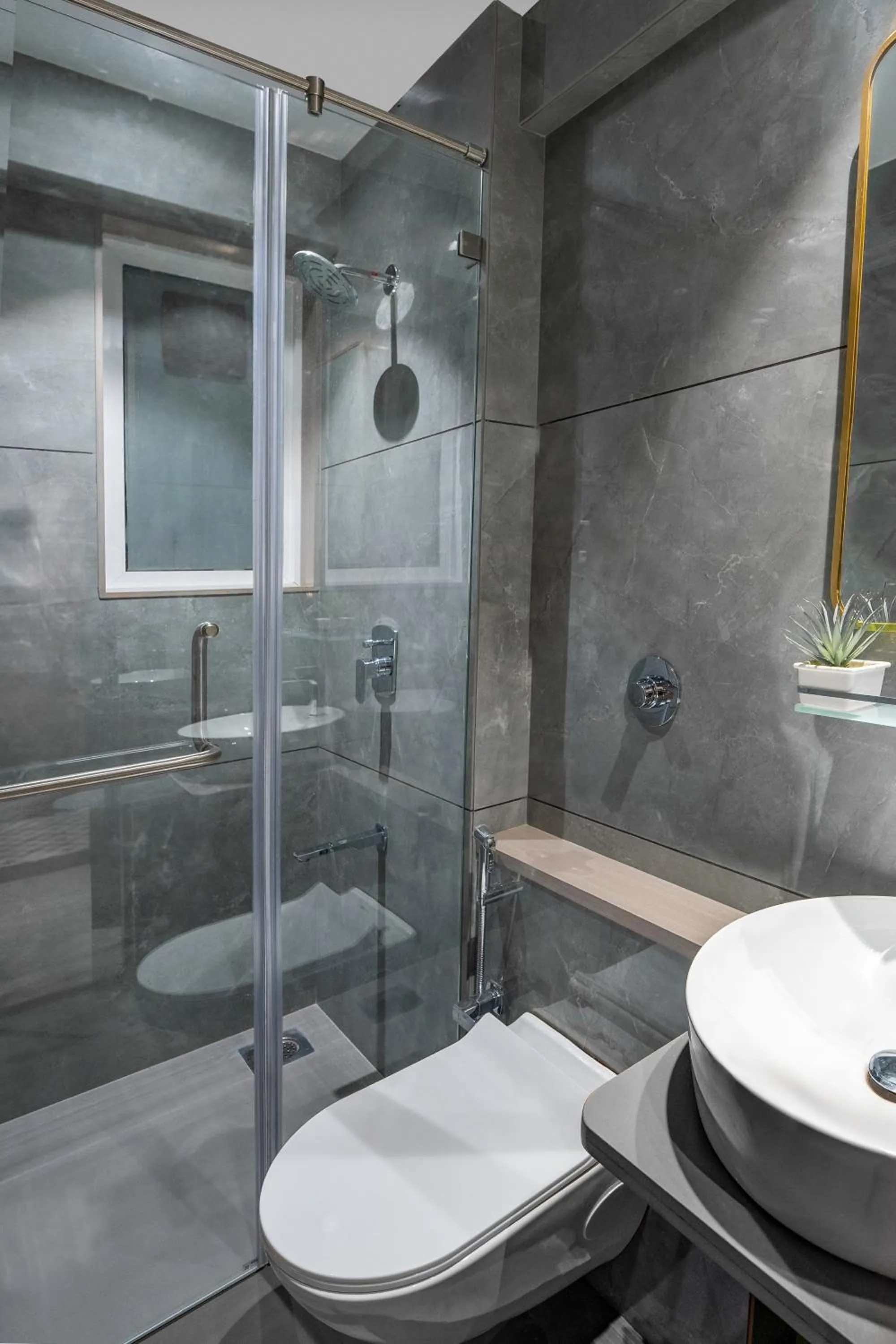 Shower in Ajanta Continental-Mumbai Airport