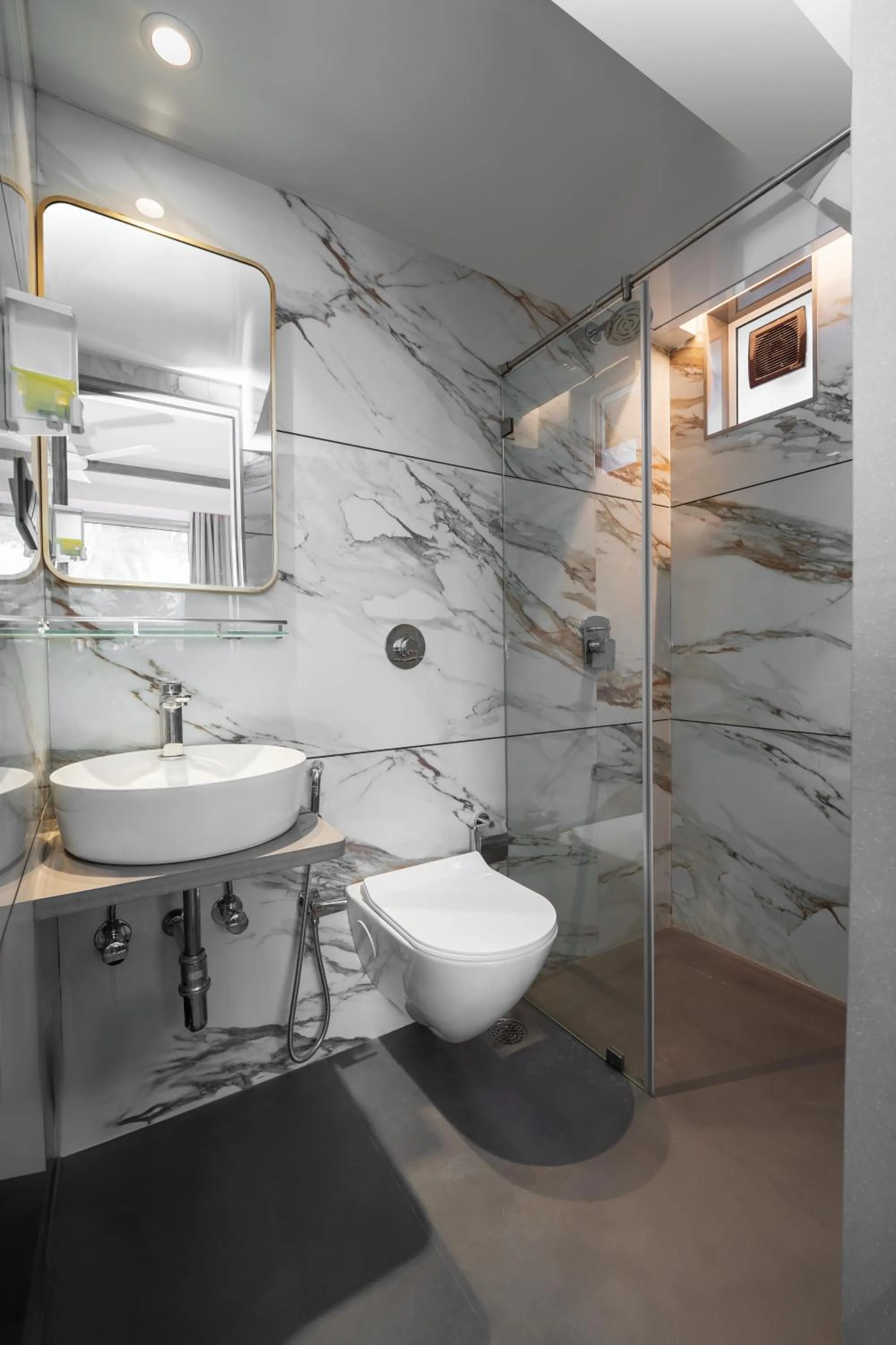 Toilet in Ajanta Continental-Mumbai Airport