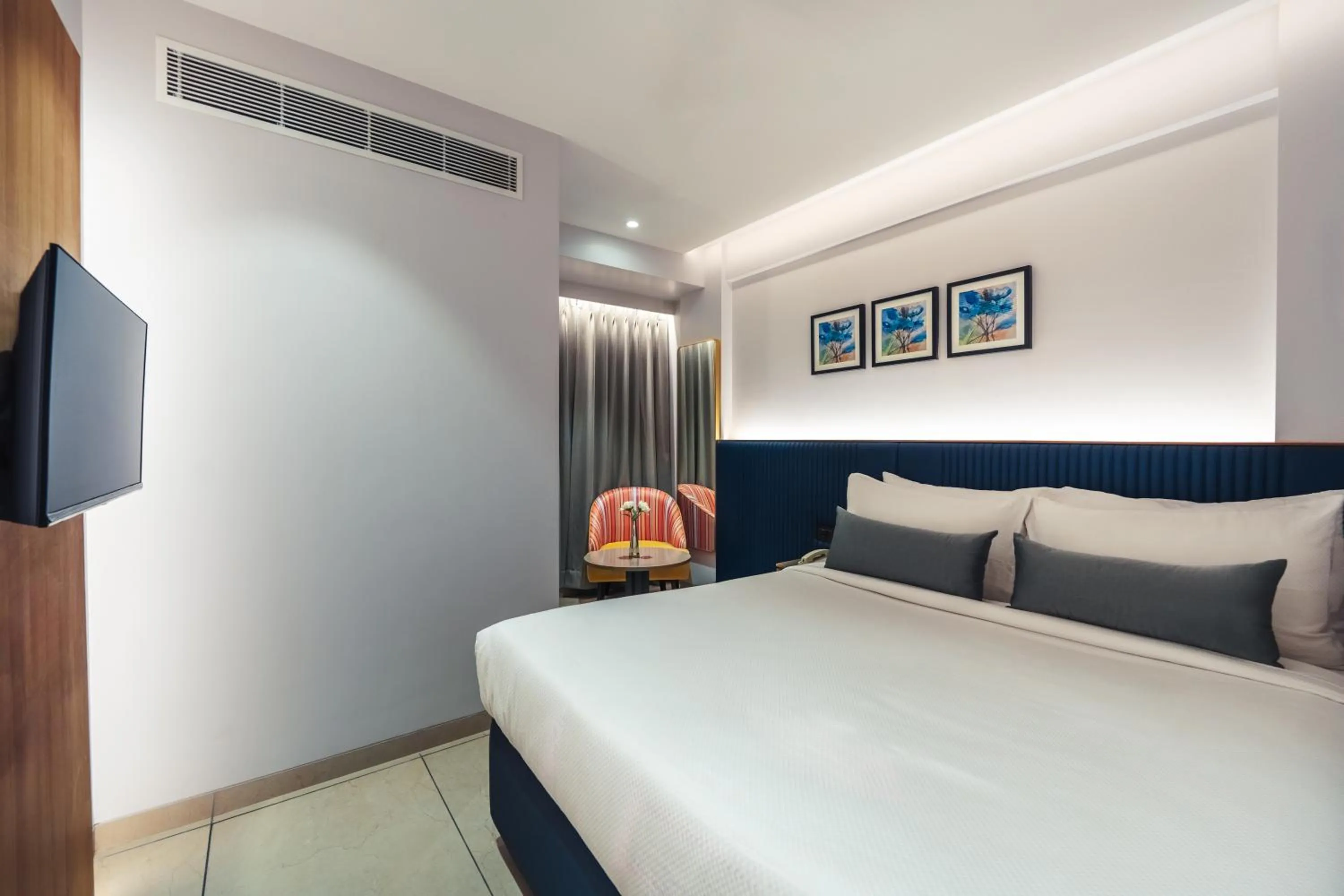 Bed in Ajanta Continental-Mumbai Airport