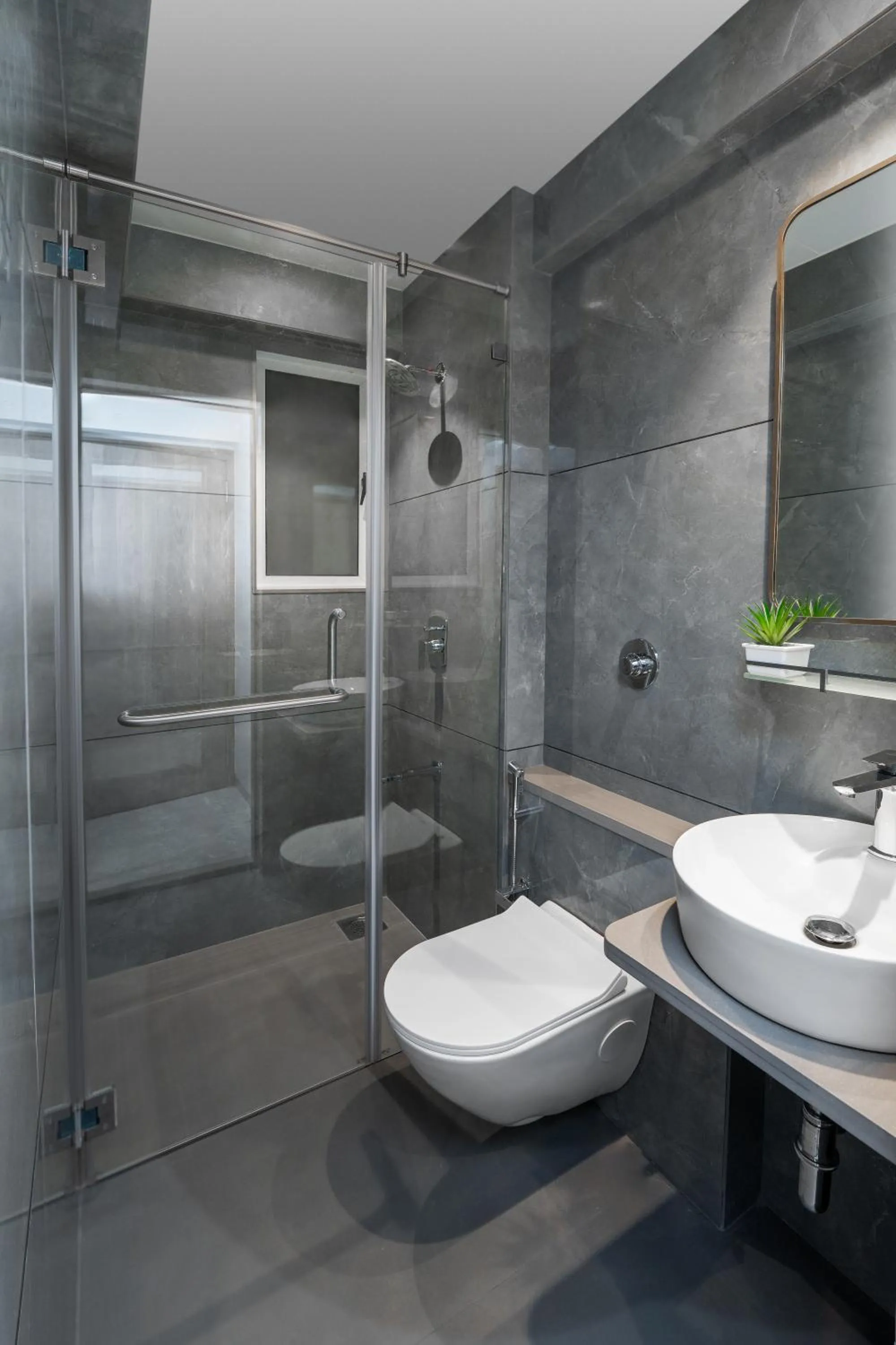 Shower in Ajanta Continental-Mumbai Airport