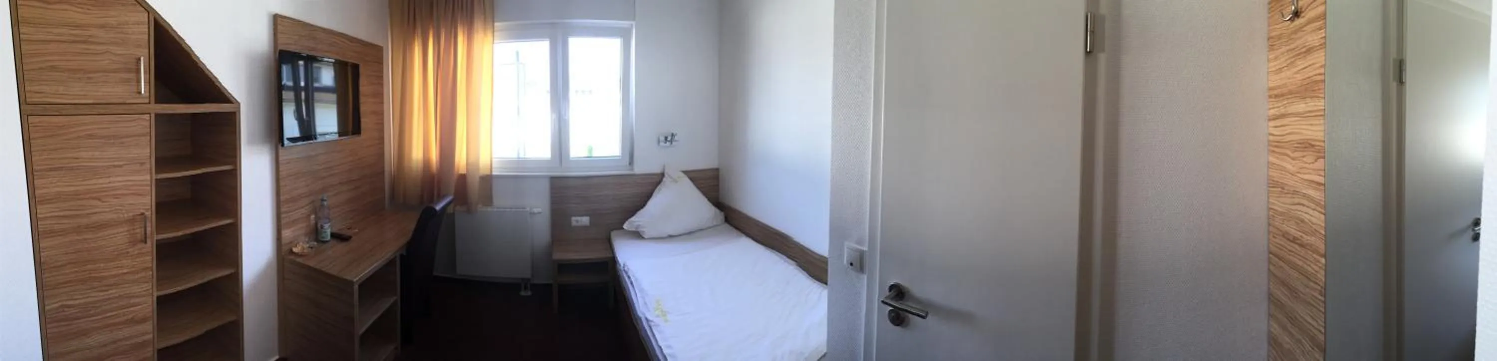 Day, Bed in Hotel Garten