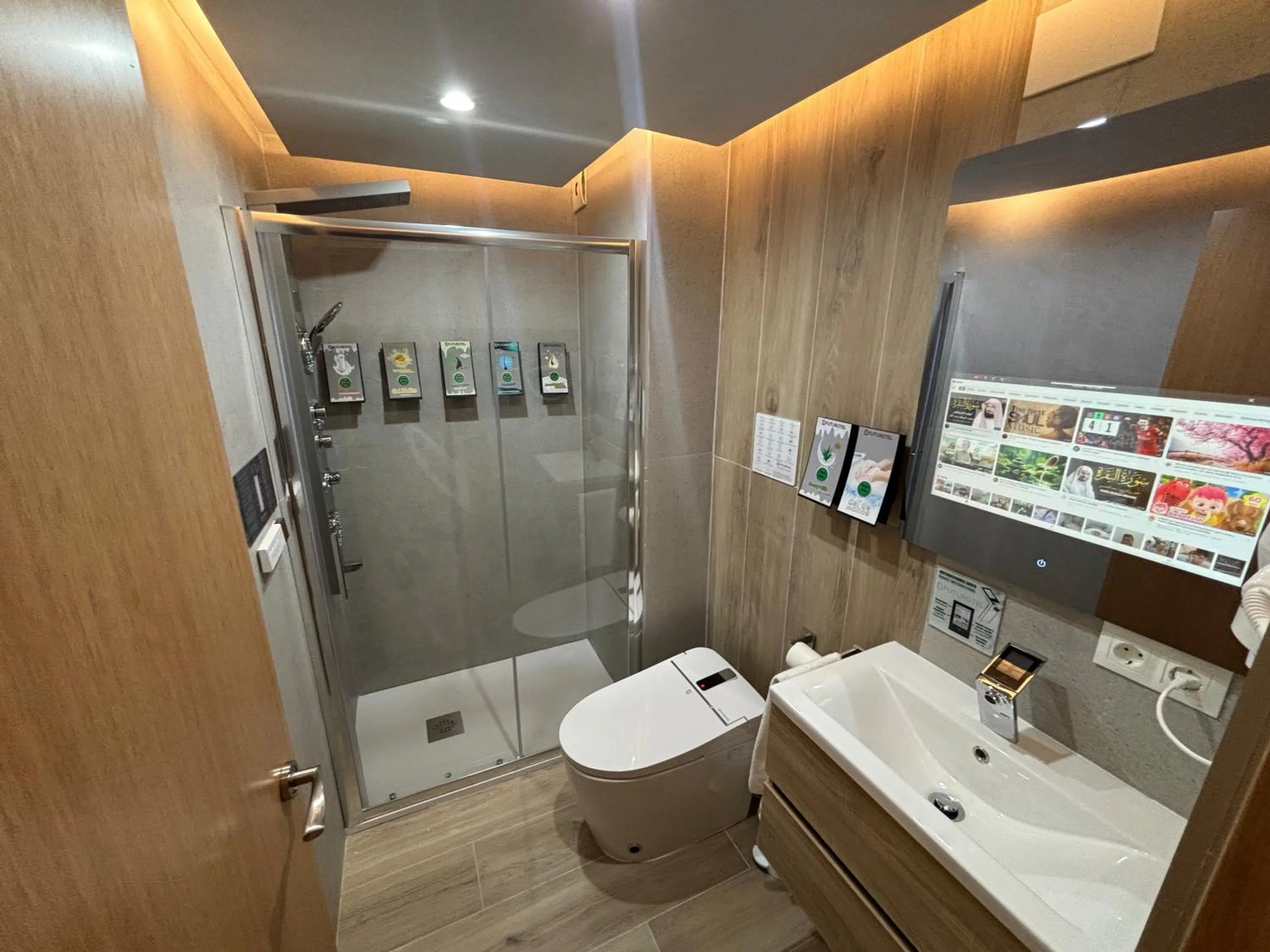 Shower in Futurotel Ds