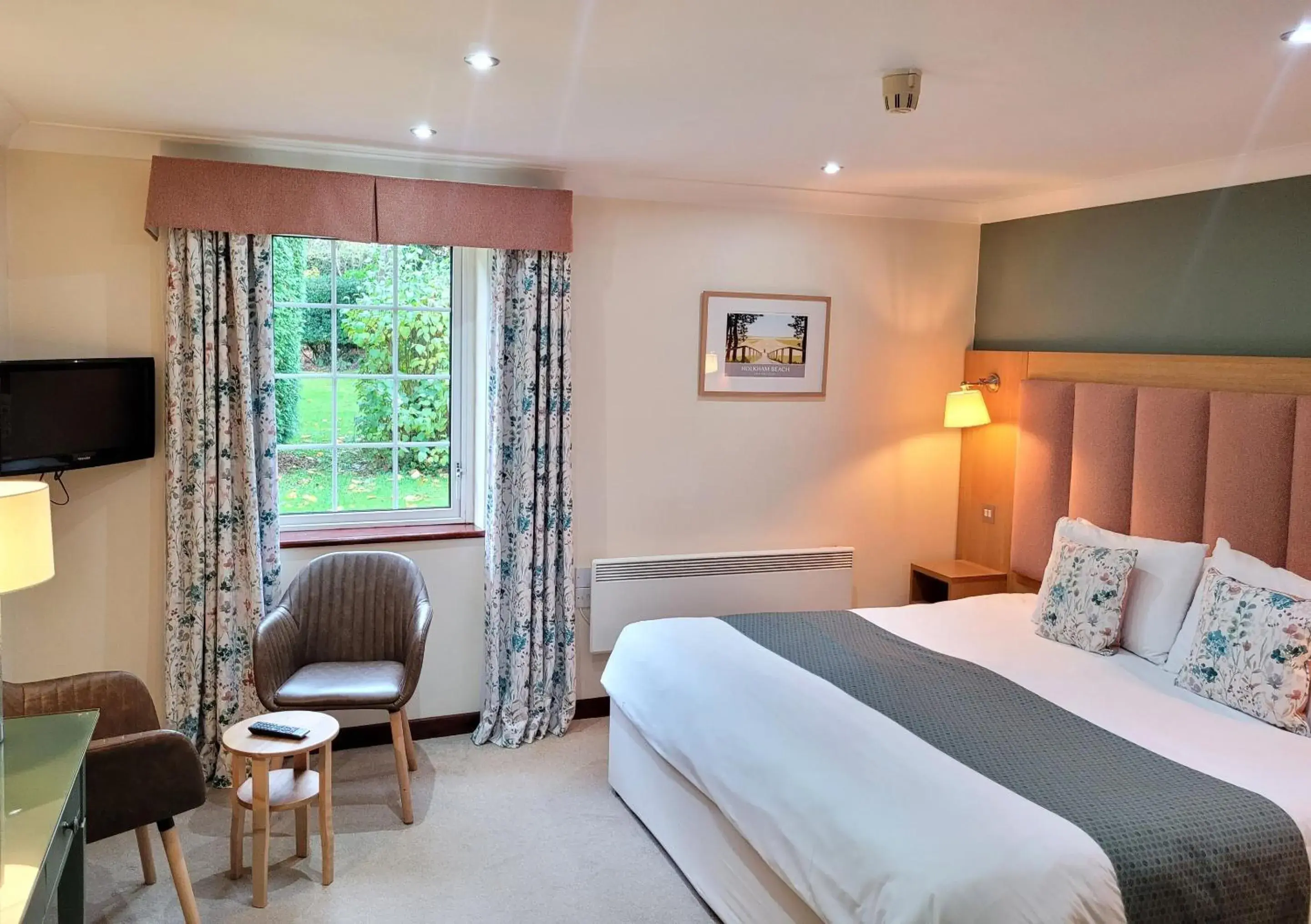 Bedroom, Bed in Old Rectory Hotel, Crostwick Bedroom, Bed in Old Rectory Hotel, Crostwick