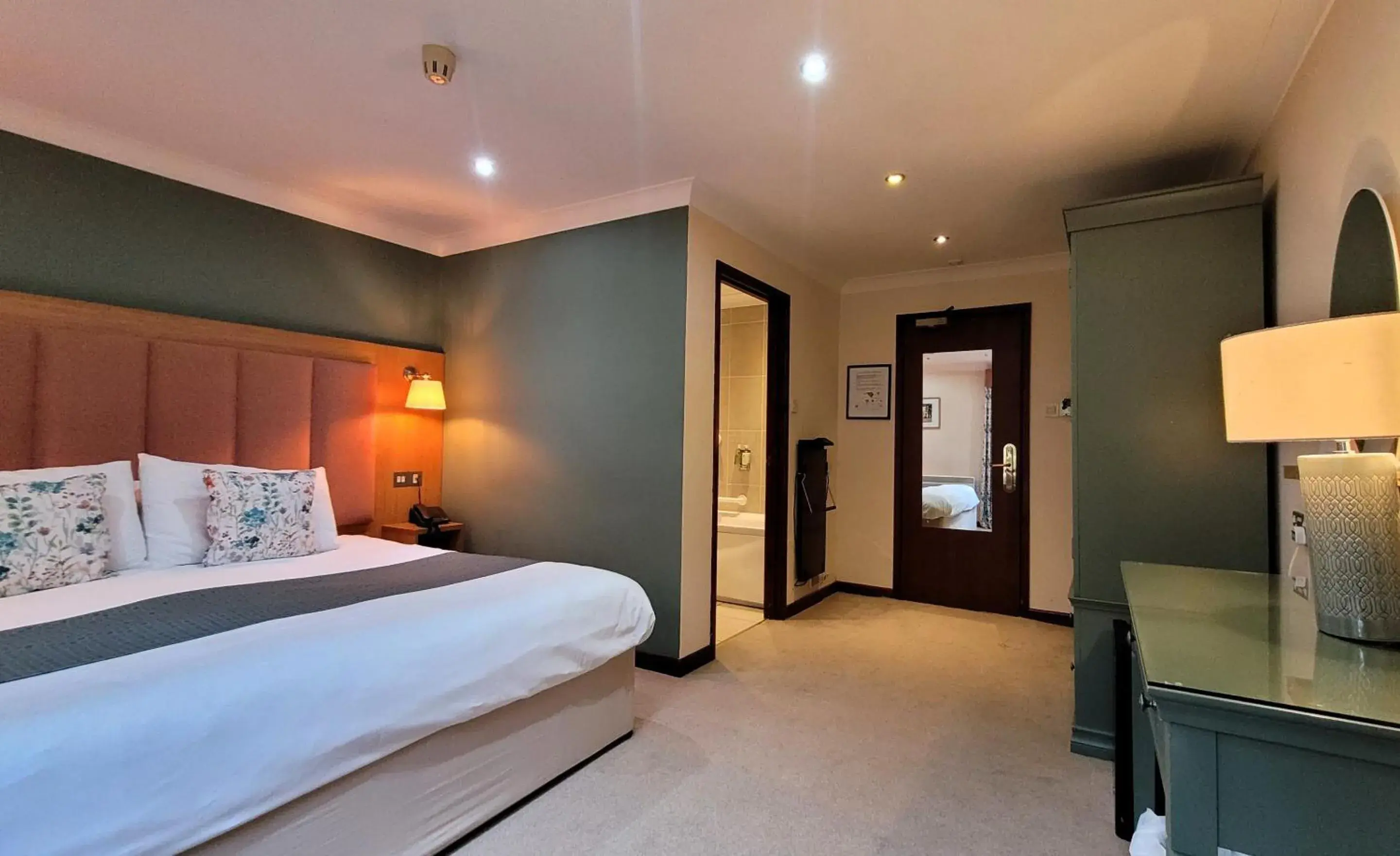 Bedroom, Bed in Old Rectory Hotel, Crostwick Bedroom, Bed in Old Rectory Hotel, Crostwick