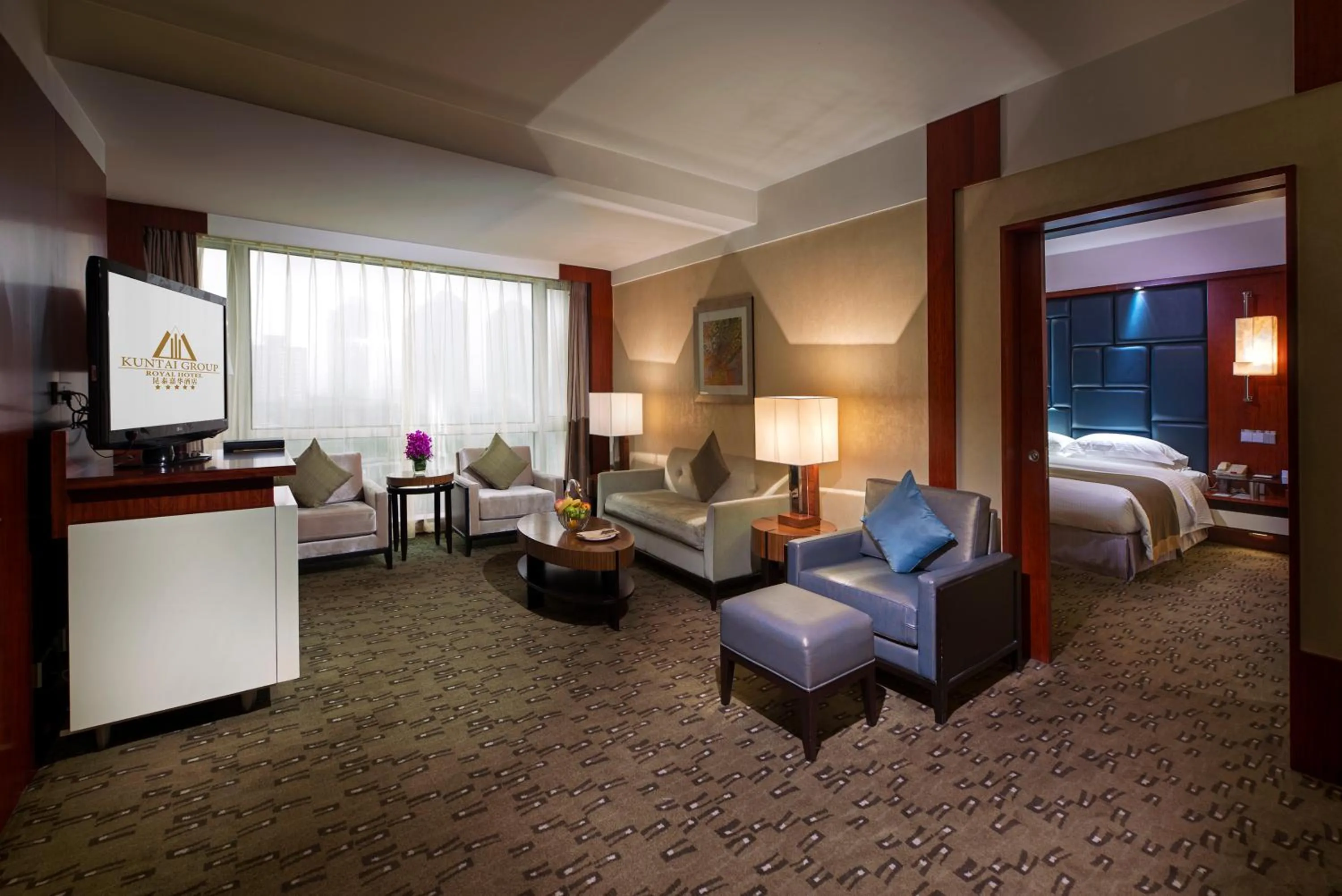 Living room, Bed in Beijing Kuntai Royal Hotel