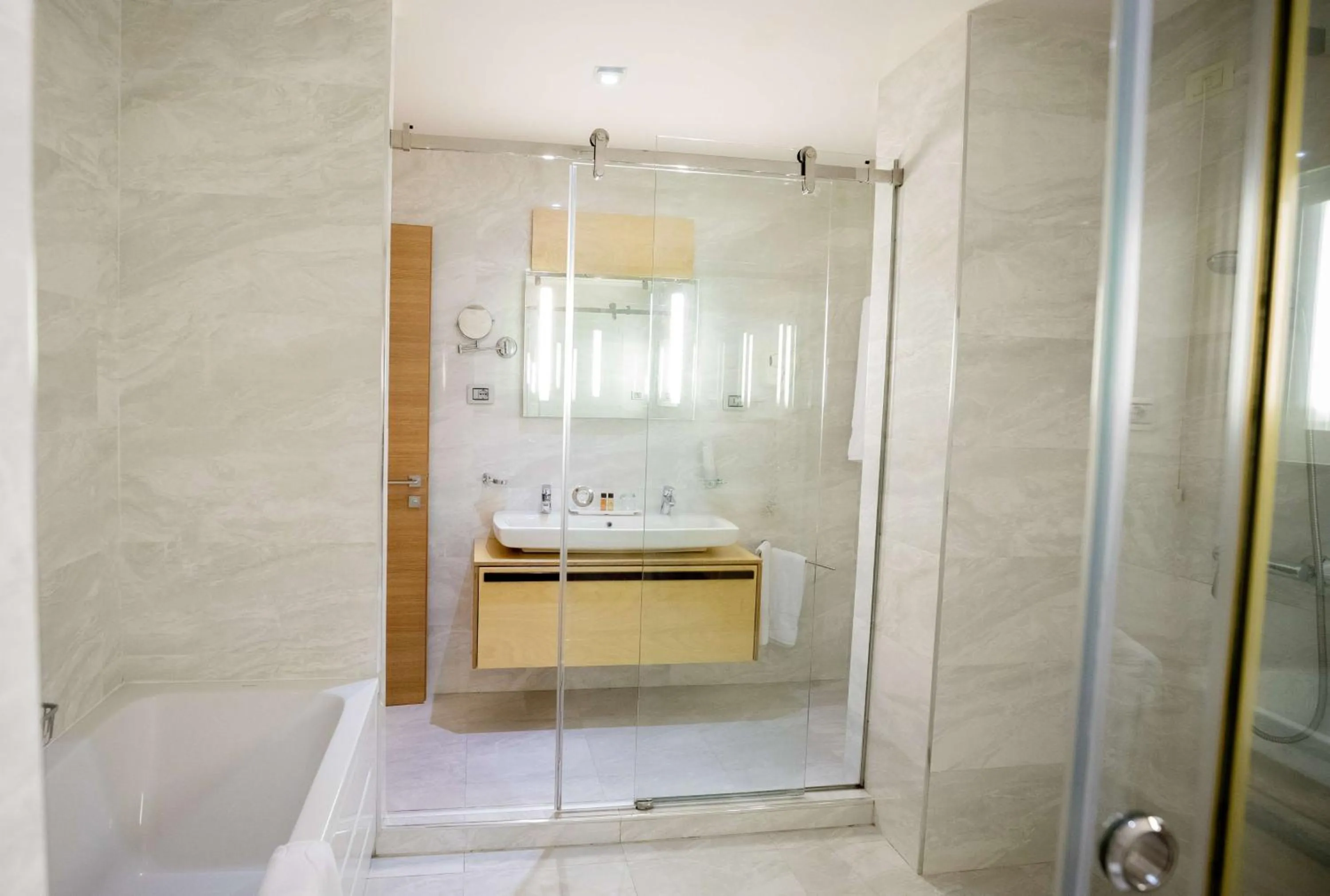 Bathroom in Best Western Premier Ark Hotel