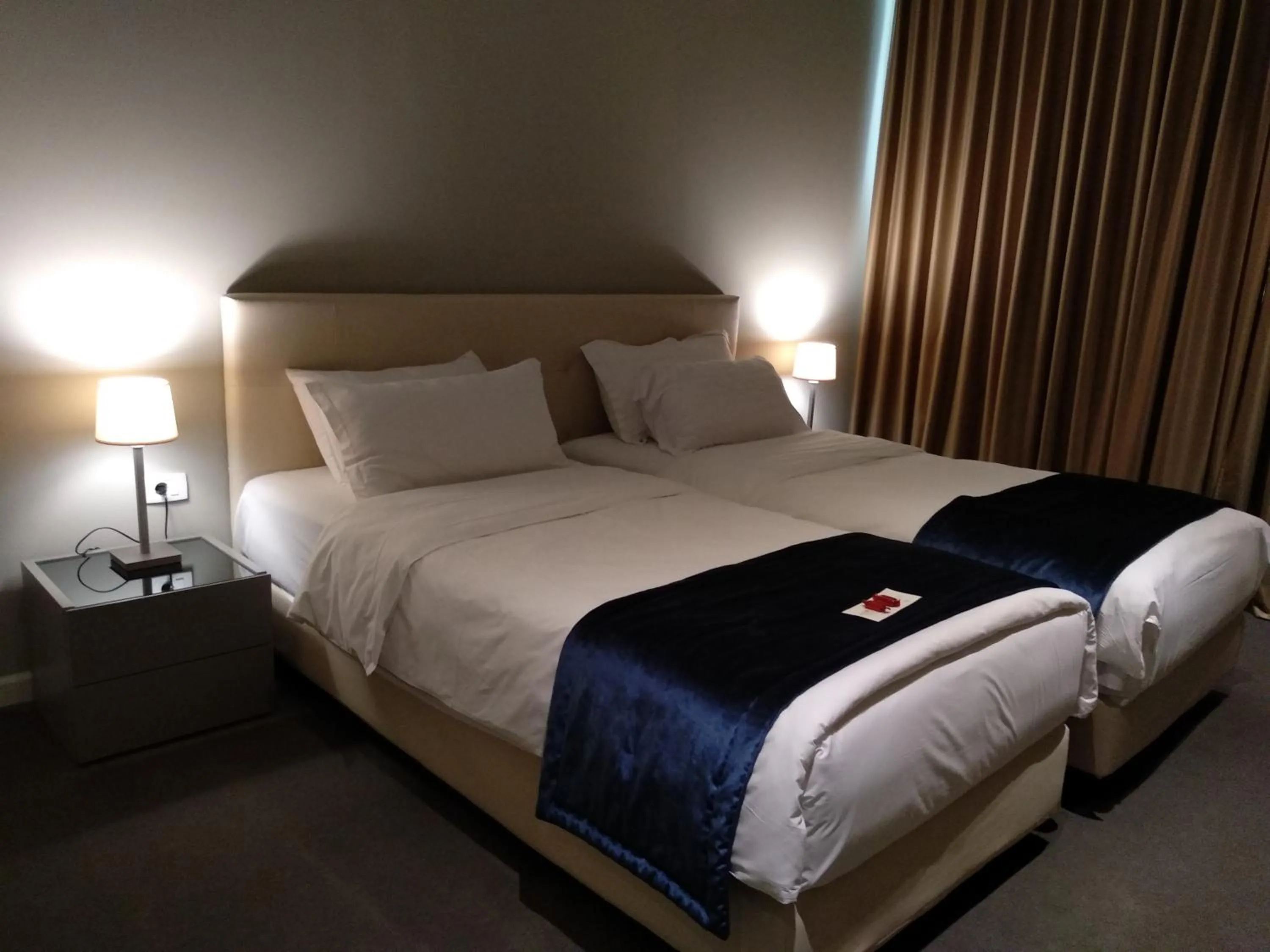 Bed in Best Western Premier Ark Hotel