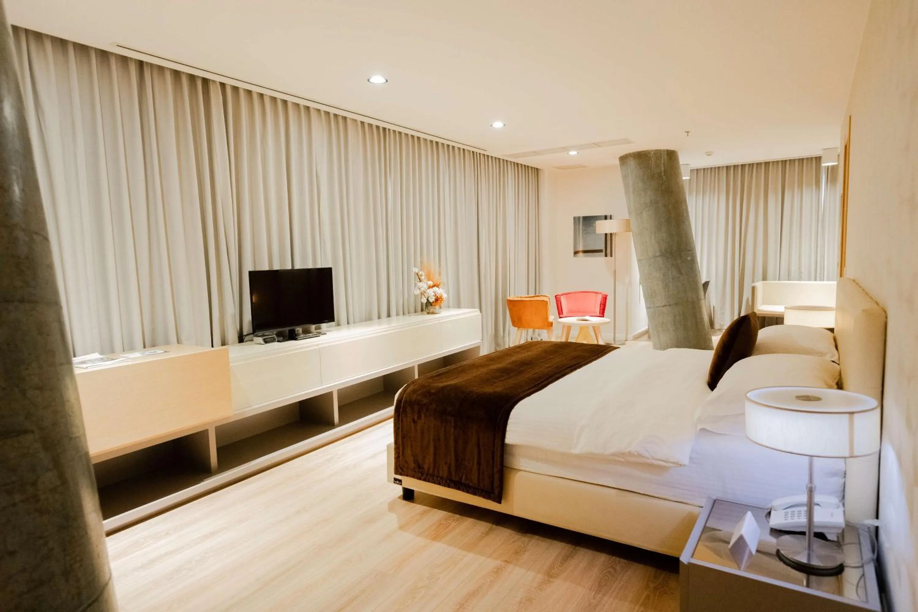 Photo of the whole room, Bed in Best Western Premier Ark Hotel