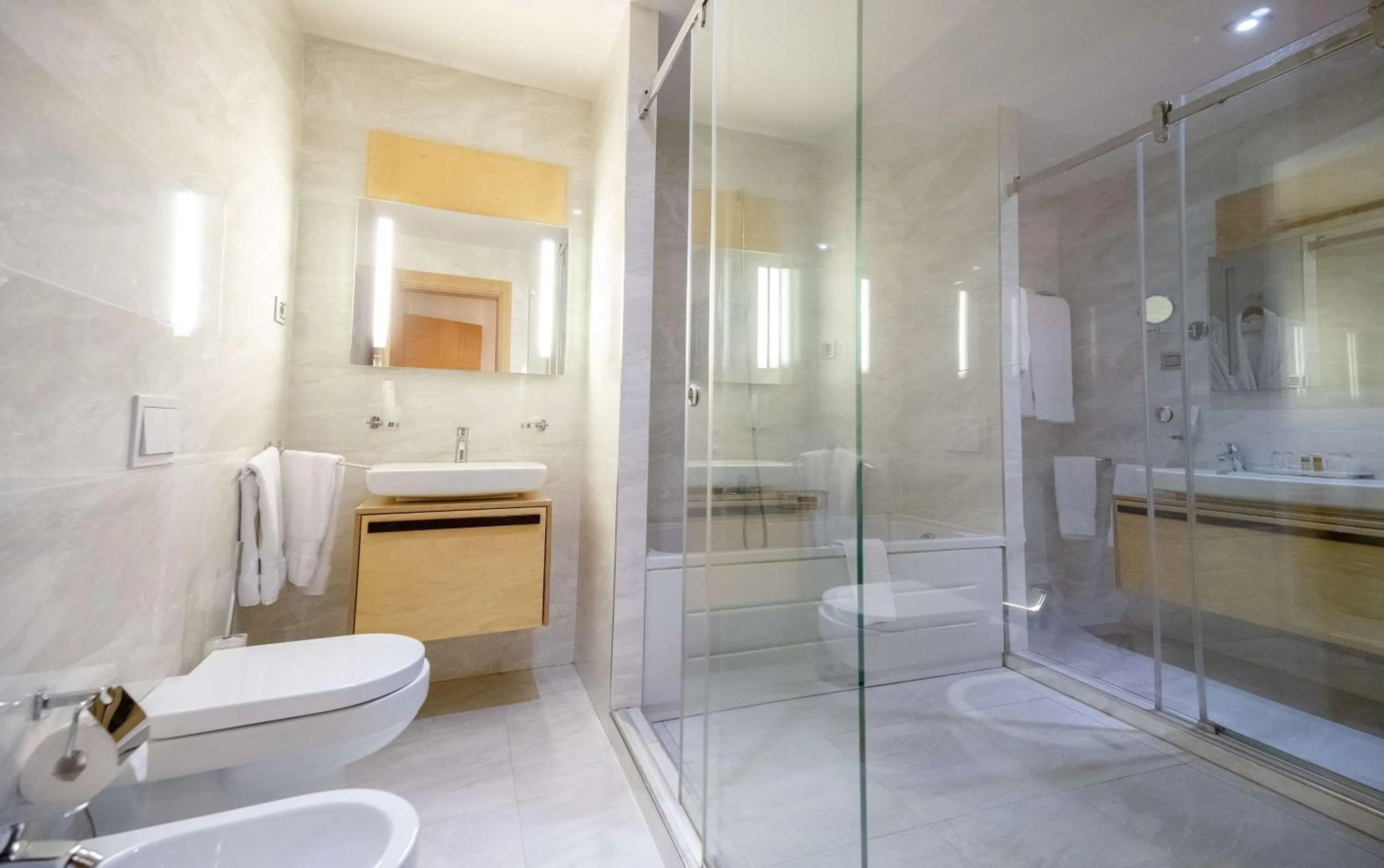 Bathroom in Best Western Premier Ark Hotel