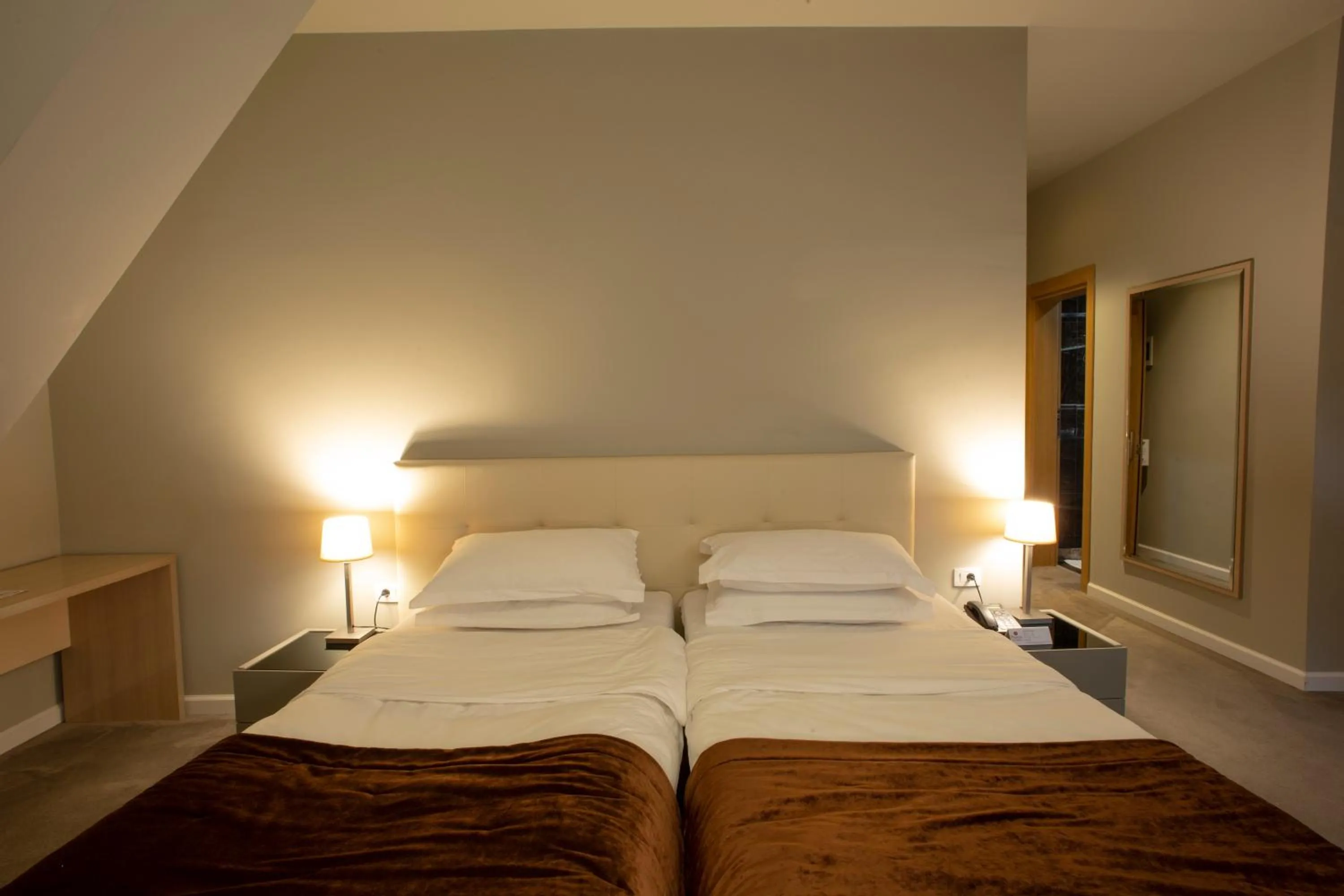 Bed in Best Western Premier Ark Hotel