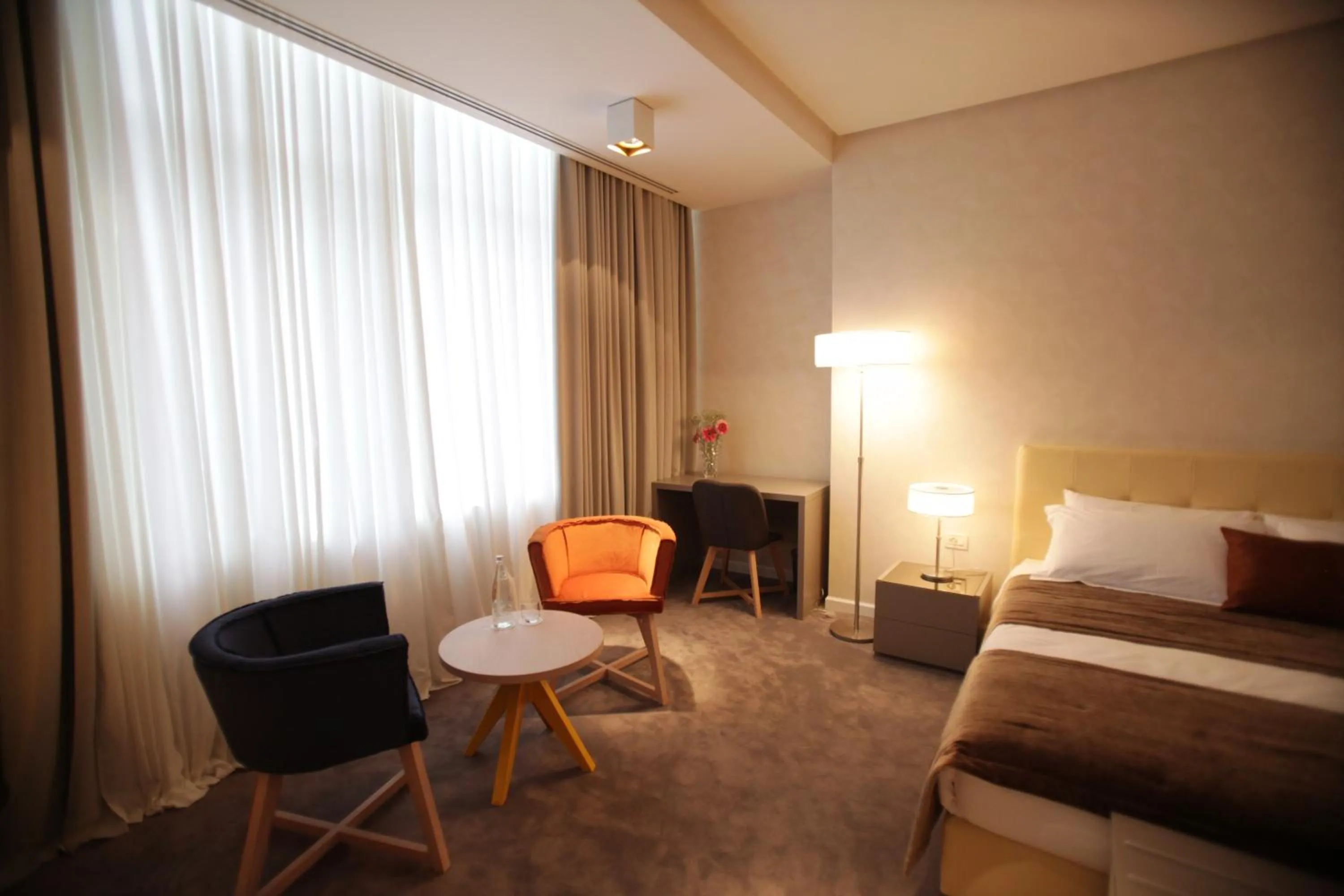 Photo of the whole room, Bed in Best Western Premier Ark Hotel