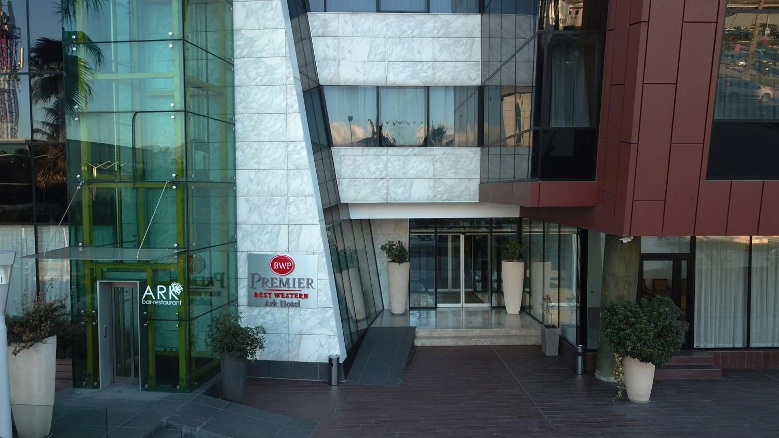 Property building in Best Western Premier Ark Hotel