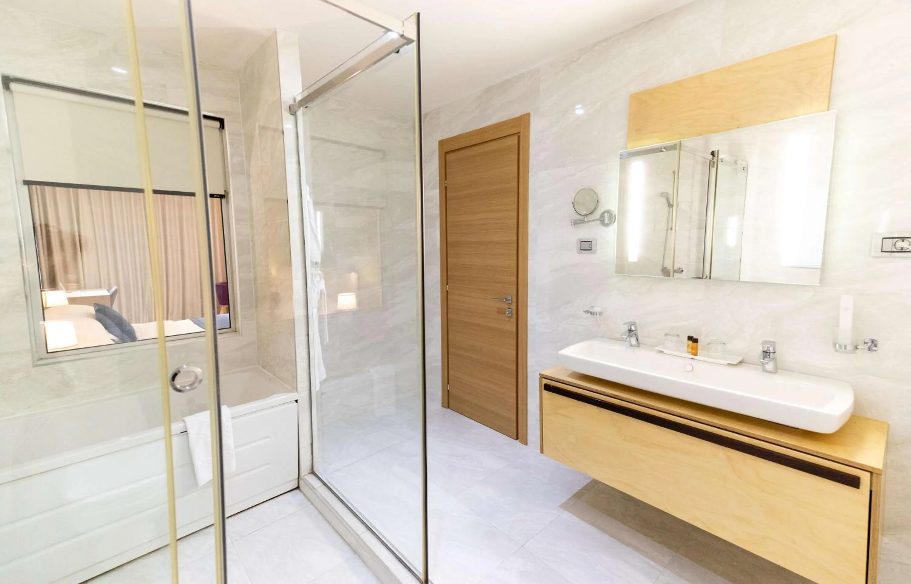 Bathroom in Best Western Premier Ark Hotel