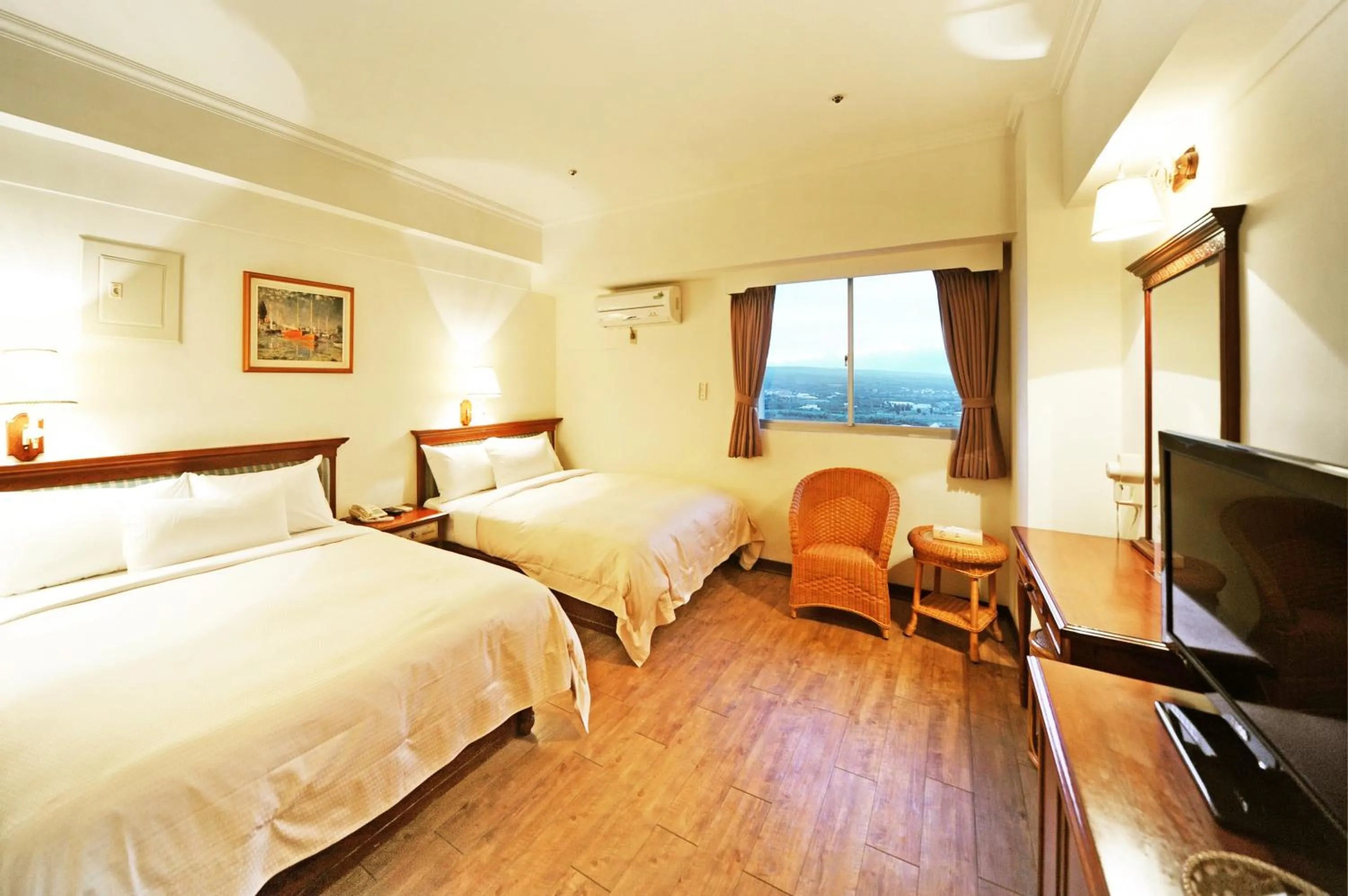 Bedroom, Bed in Kenting Holiday Hotel