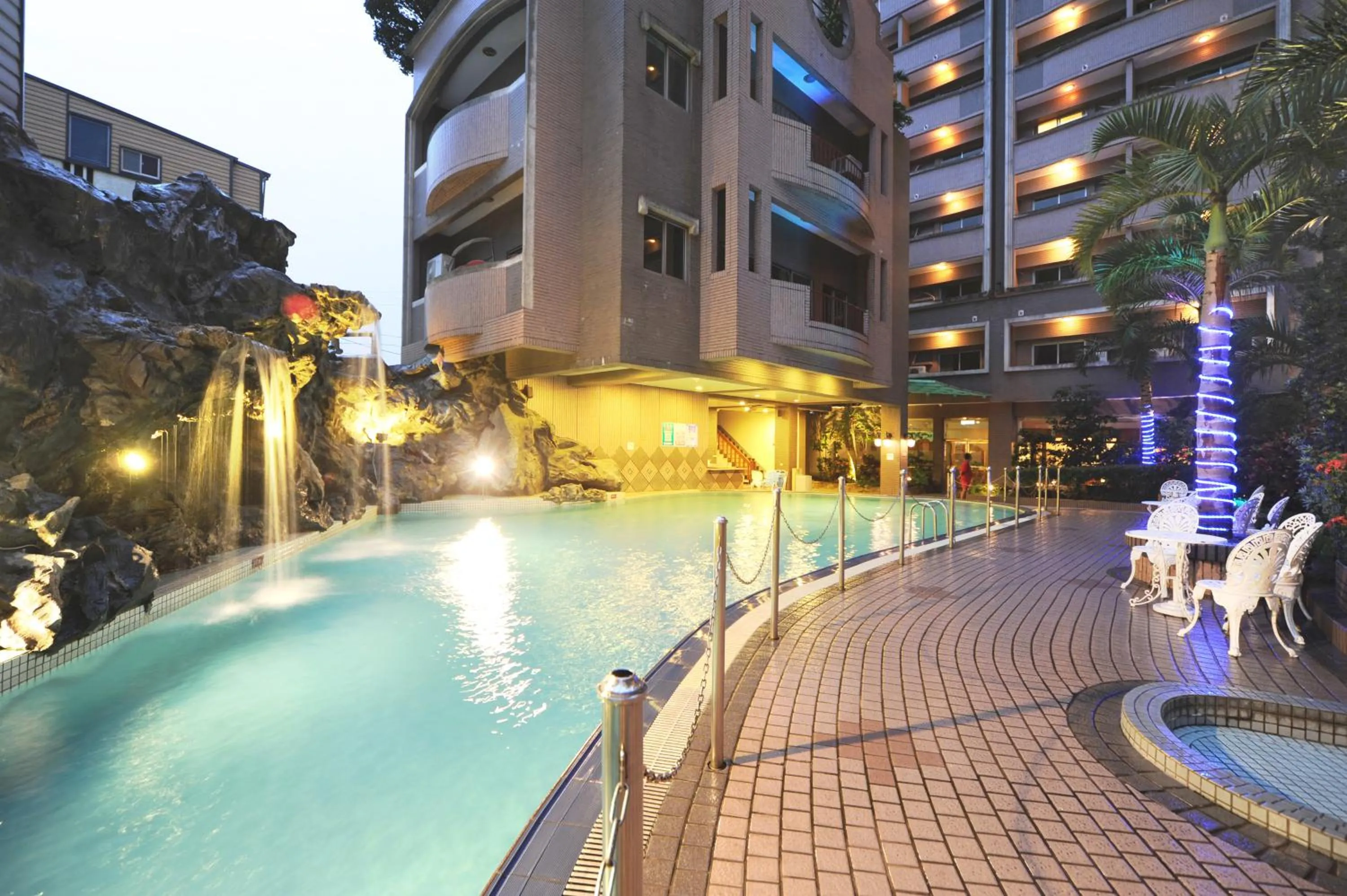 Swimming pool in Kenting Holiday Hotel