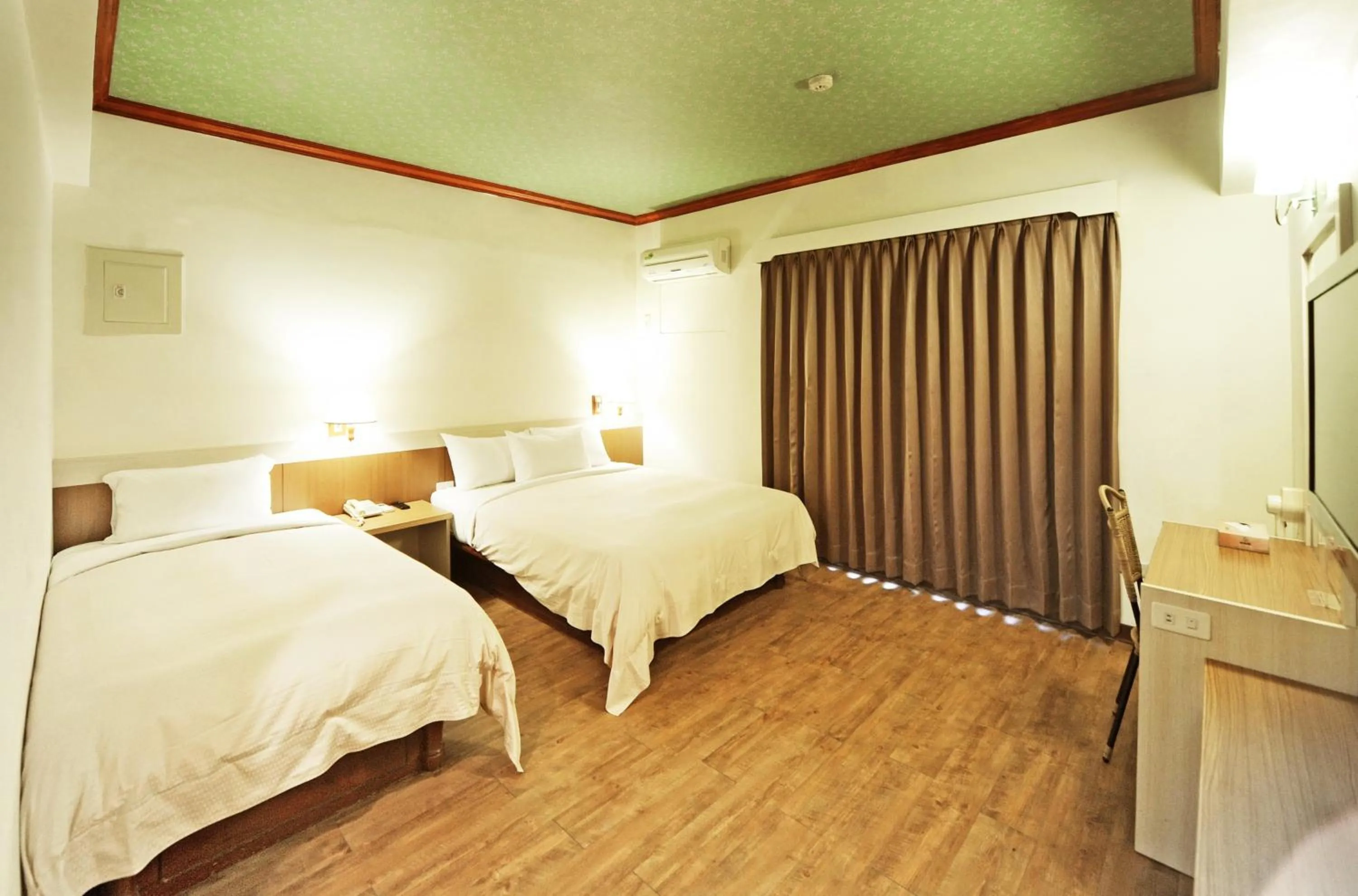 Photo of the whole room, Bed in Kenting Holiday Hotel- Pet-friendly