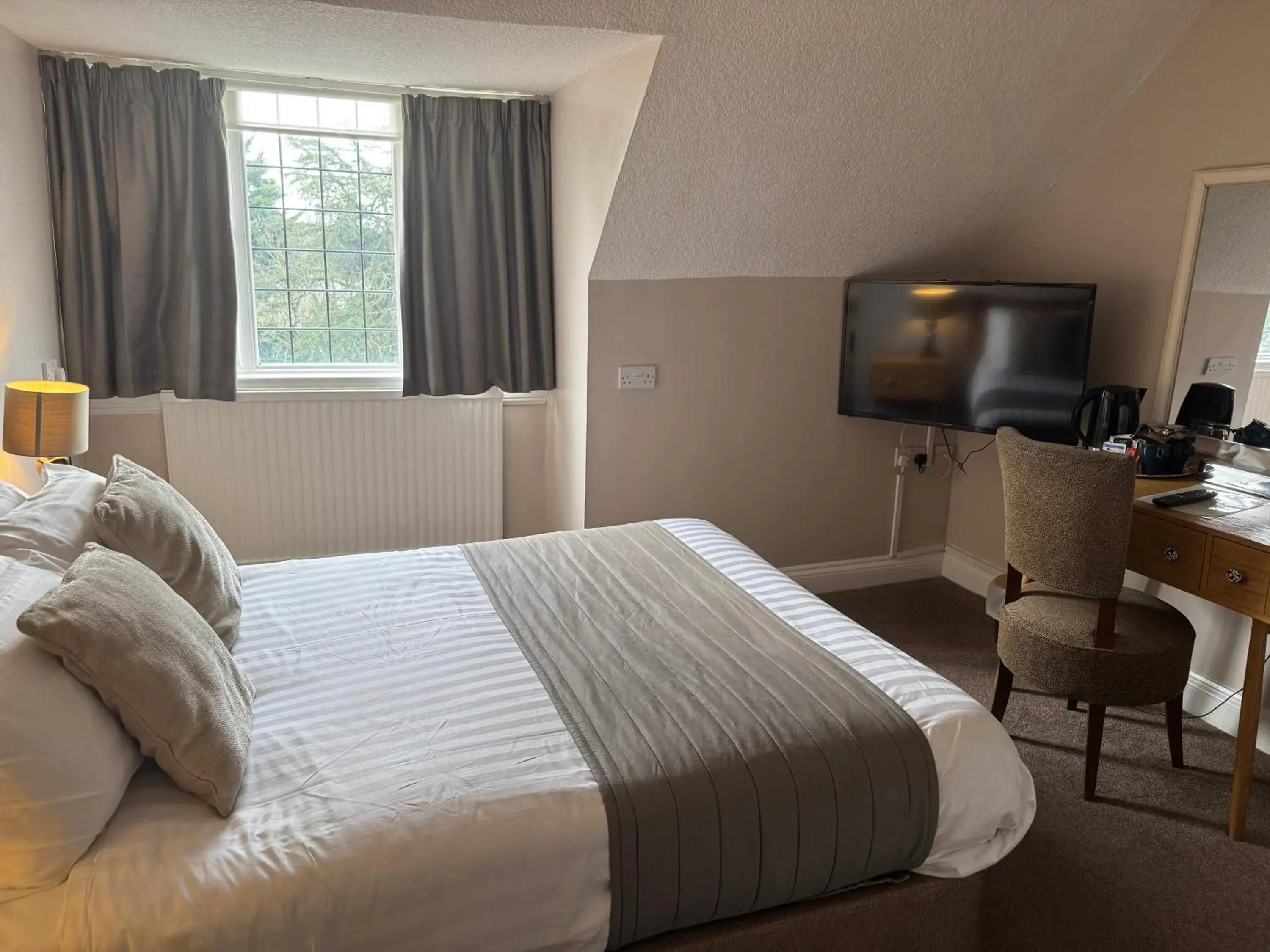 Bed in Oaklands Hotel Bed in Oaklands Hotel