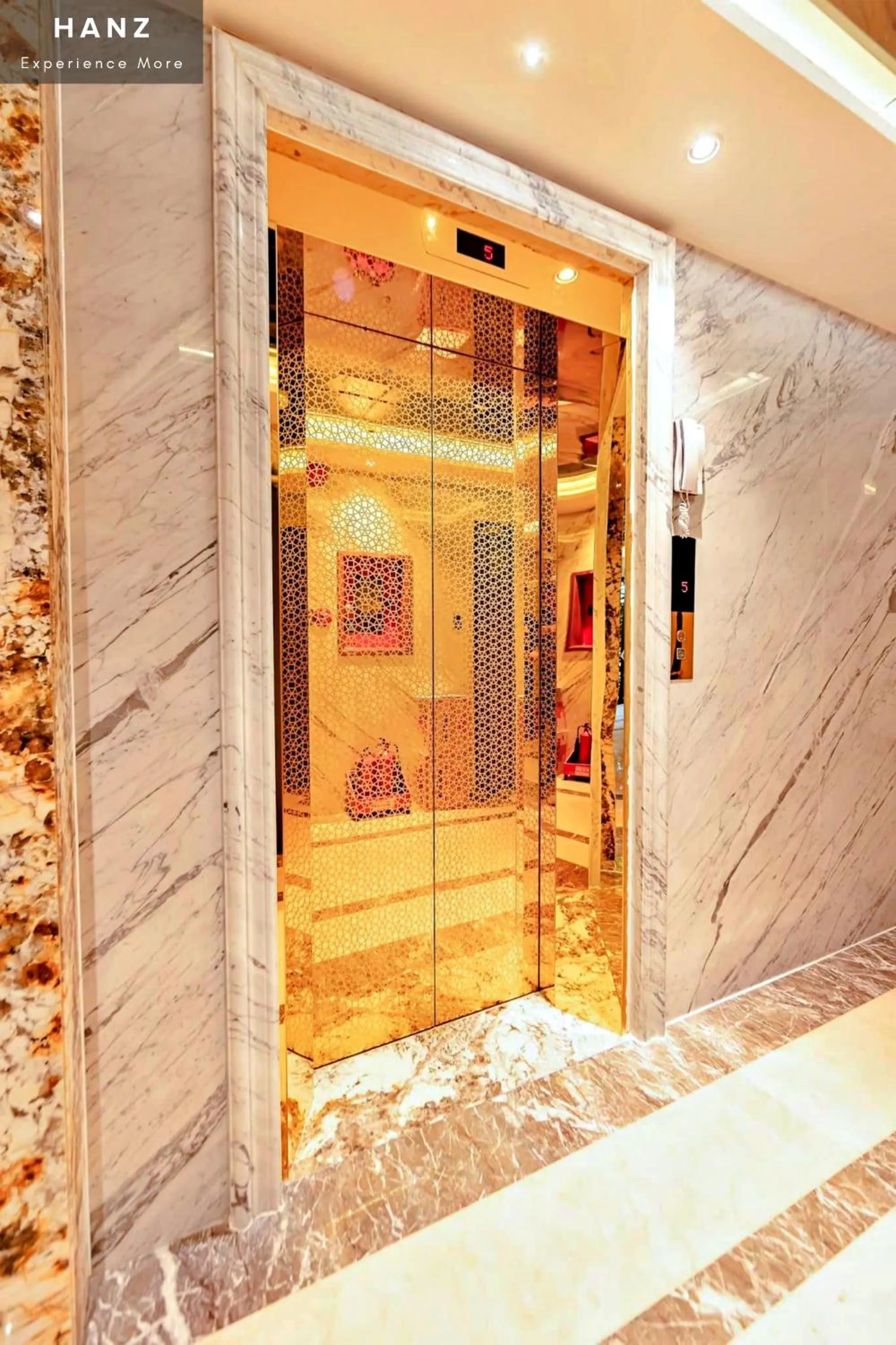 Facade/entrance in S79 MyMy 2 Hotel