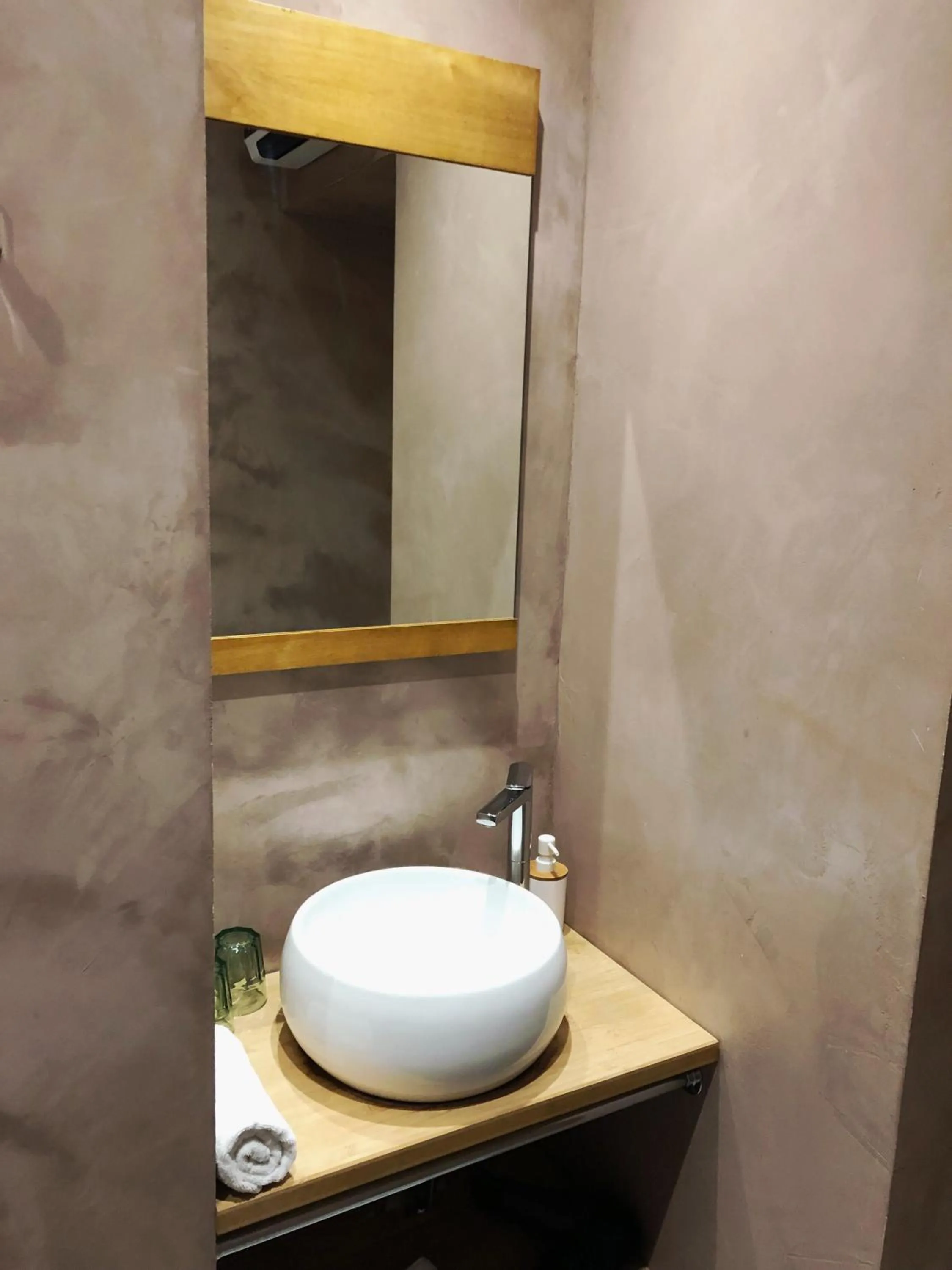 Bathroom in Nuit en Ville Lille La Madeleine