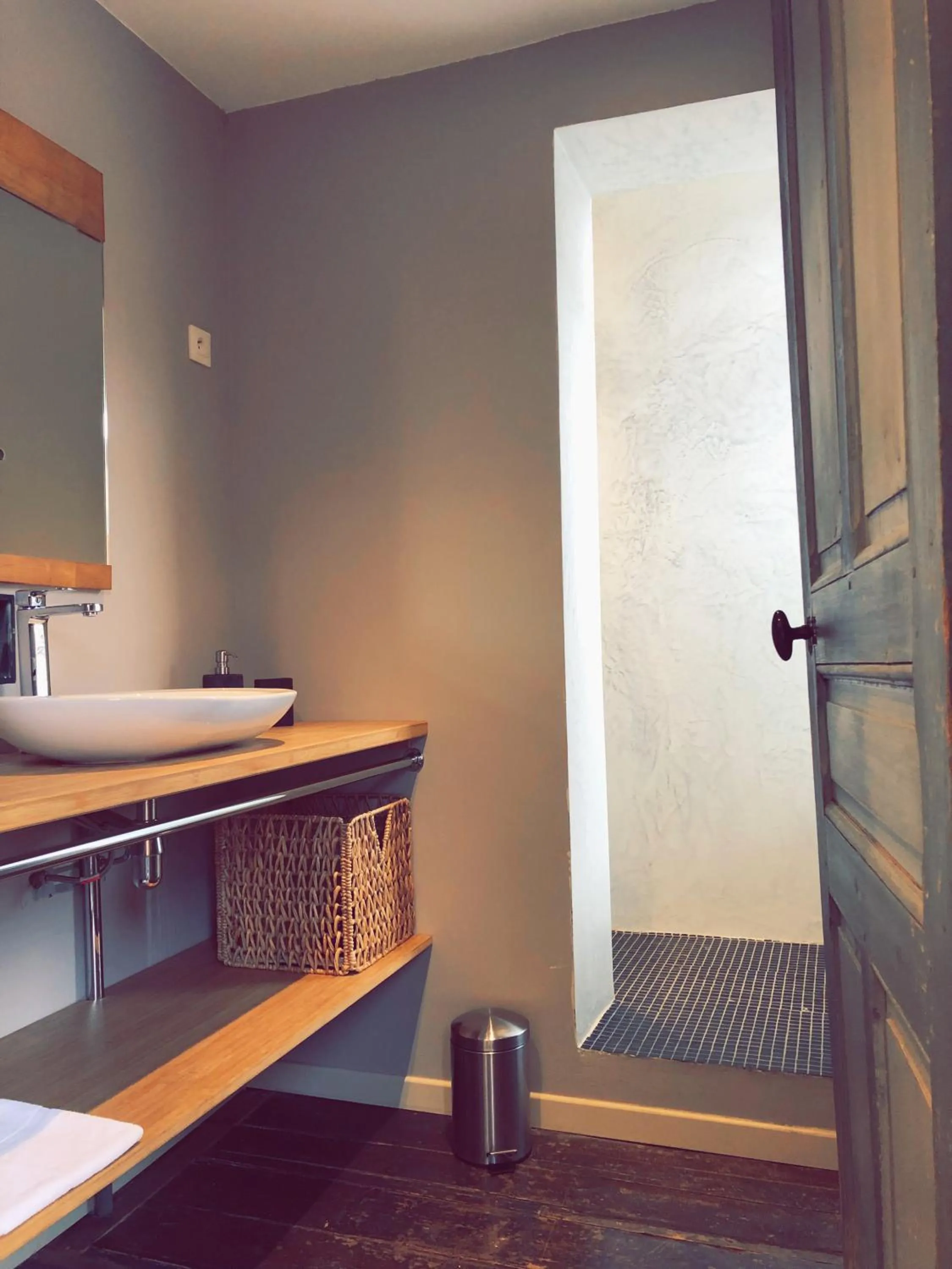 Bathroom in Nuit en Ville Lille La Madeleine