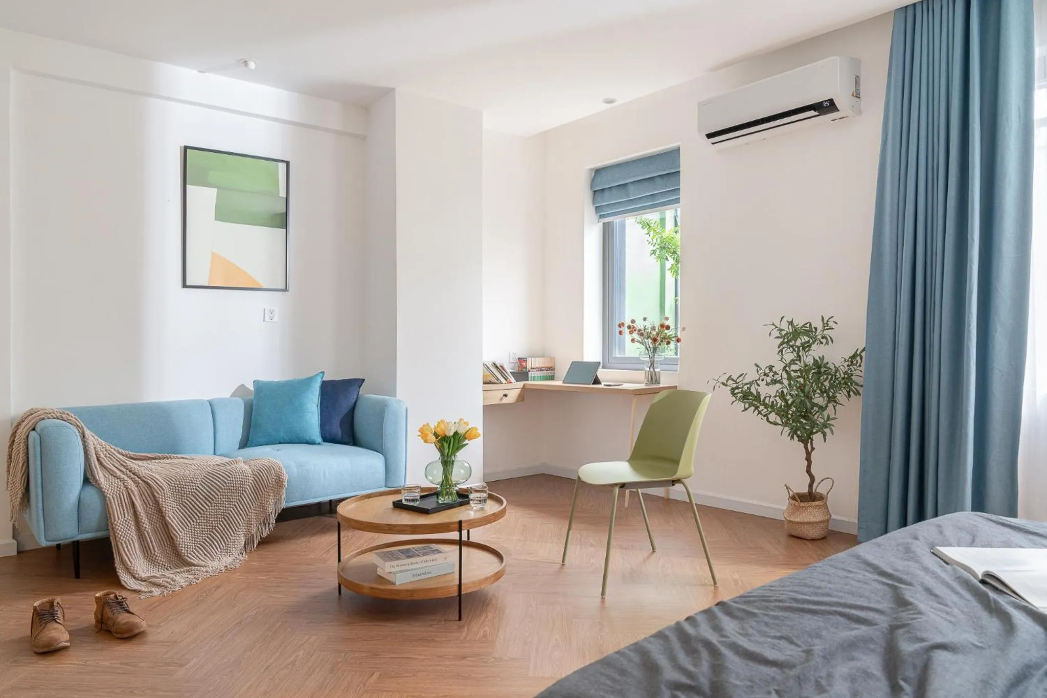 Seating area, Bed in Express by M Village Điện Biên Phủ Q3