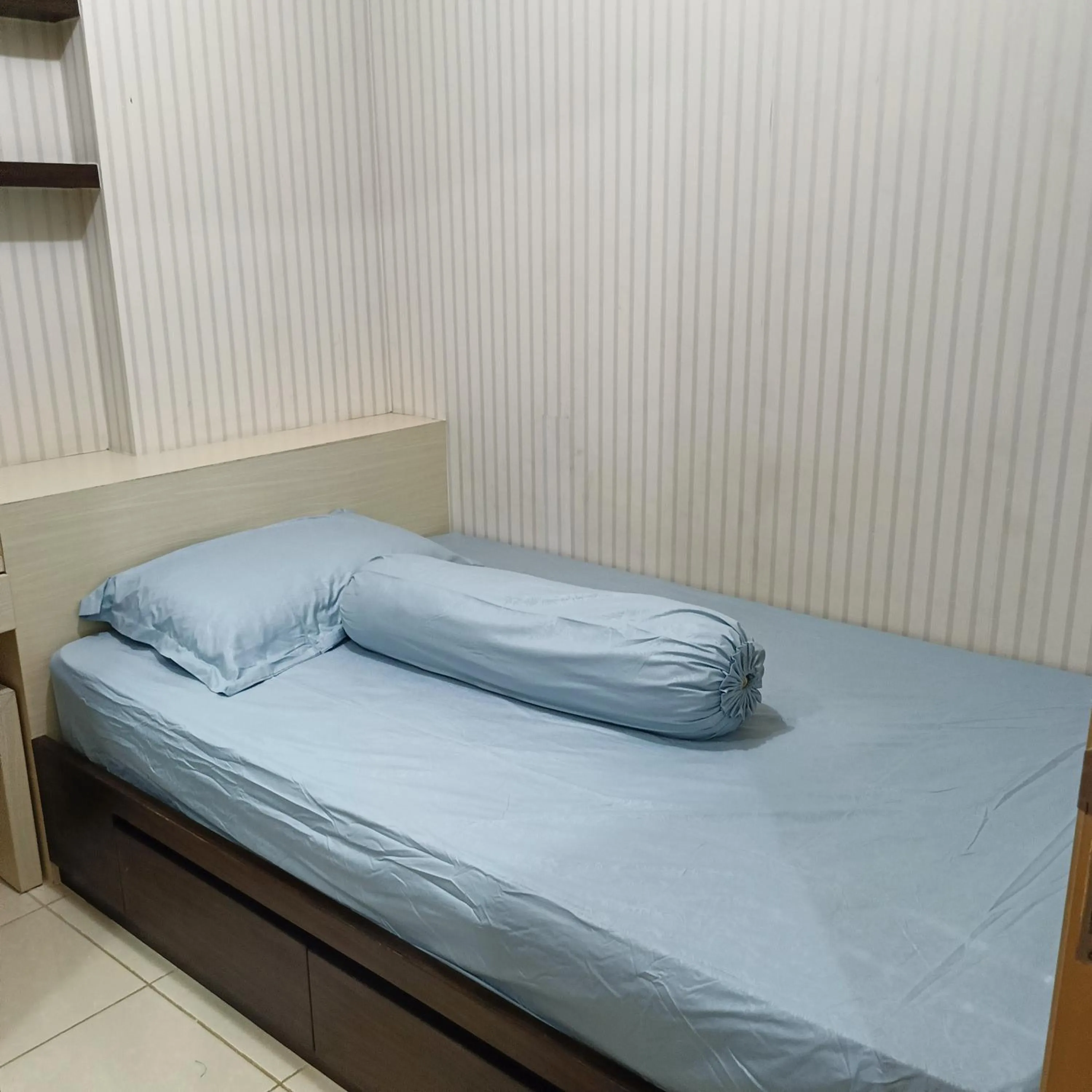 Bed in Apartemen Pakuwon Educity yale BACA DESKRIPSI DULU - PENTING