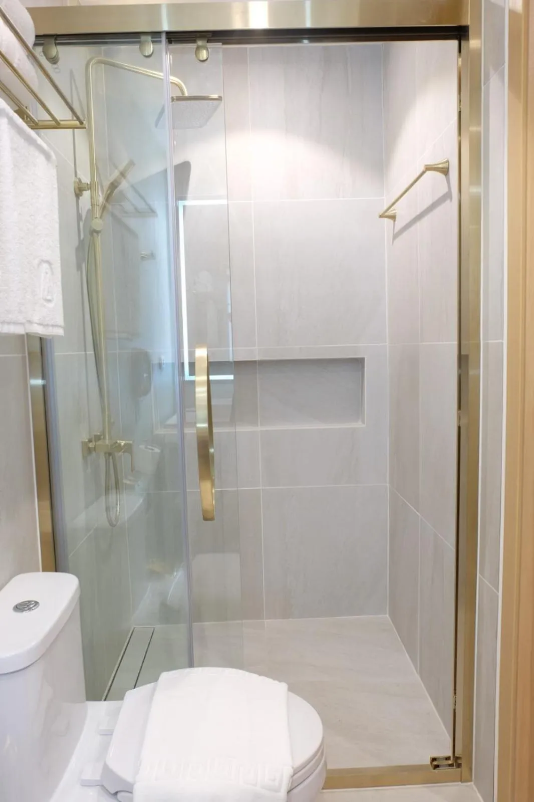 Shower in Uma Hotel and Residences