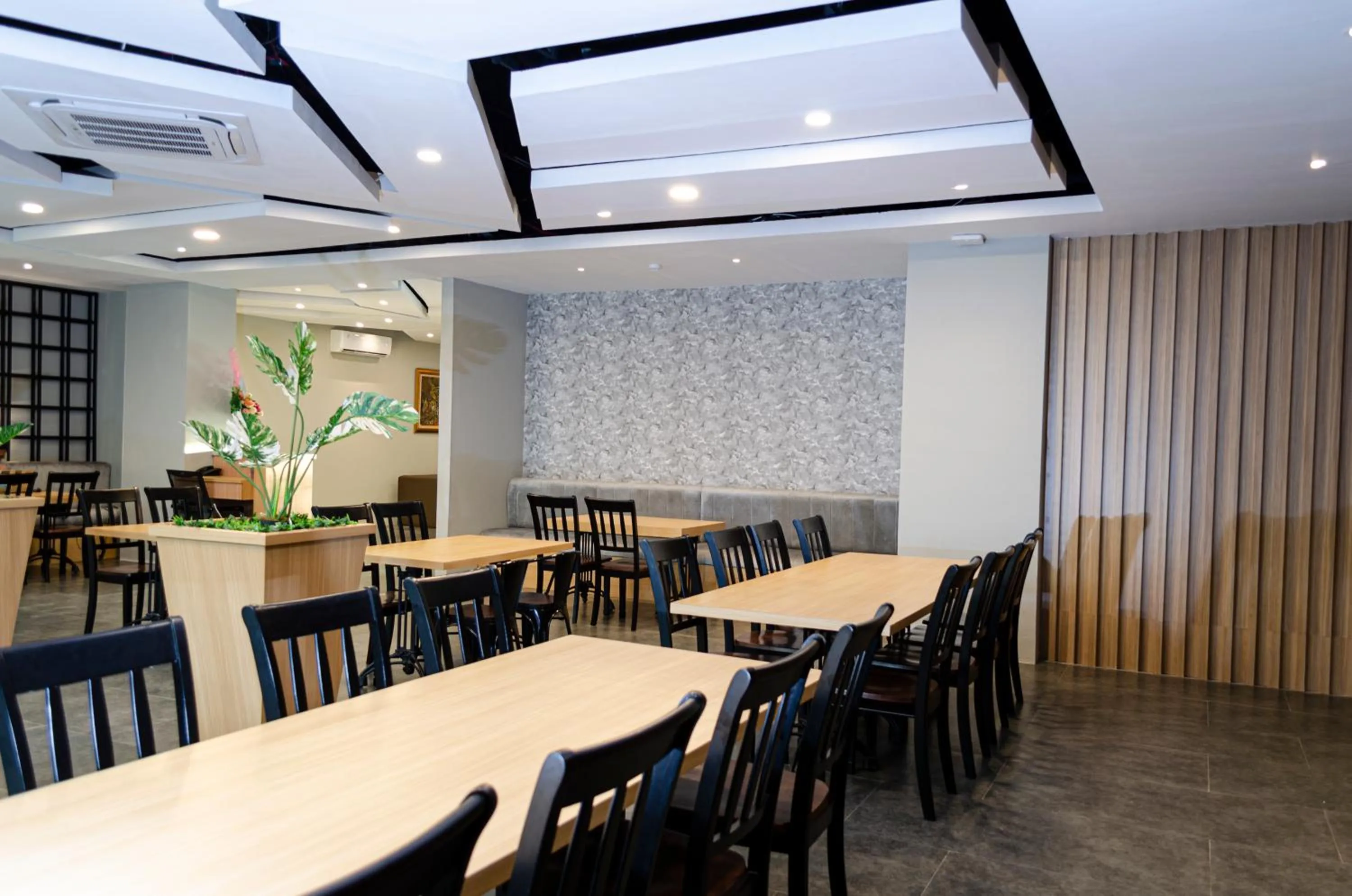 Restaurant/places to eat in Arcadia Hotel Manado